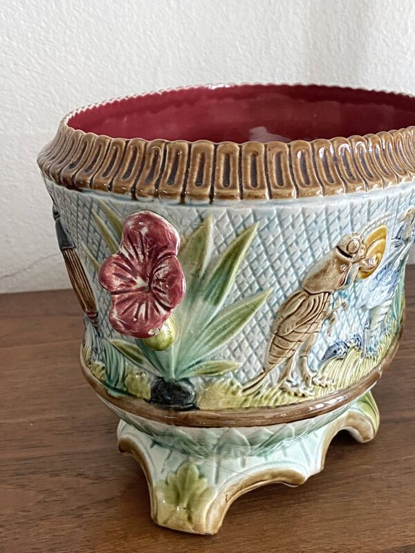 Importante jardinière cache pot barbotine décor insectes musiciens fin 19e
