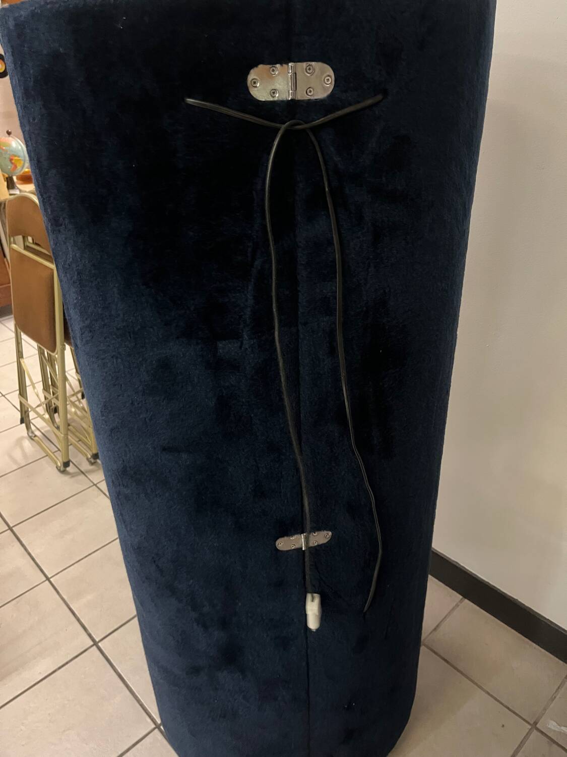 Hairdresser by Luigi Massoni