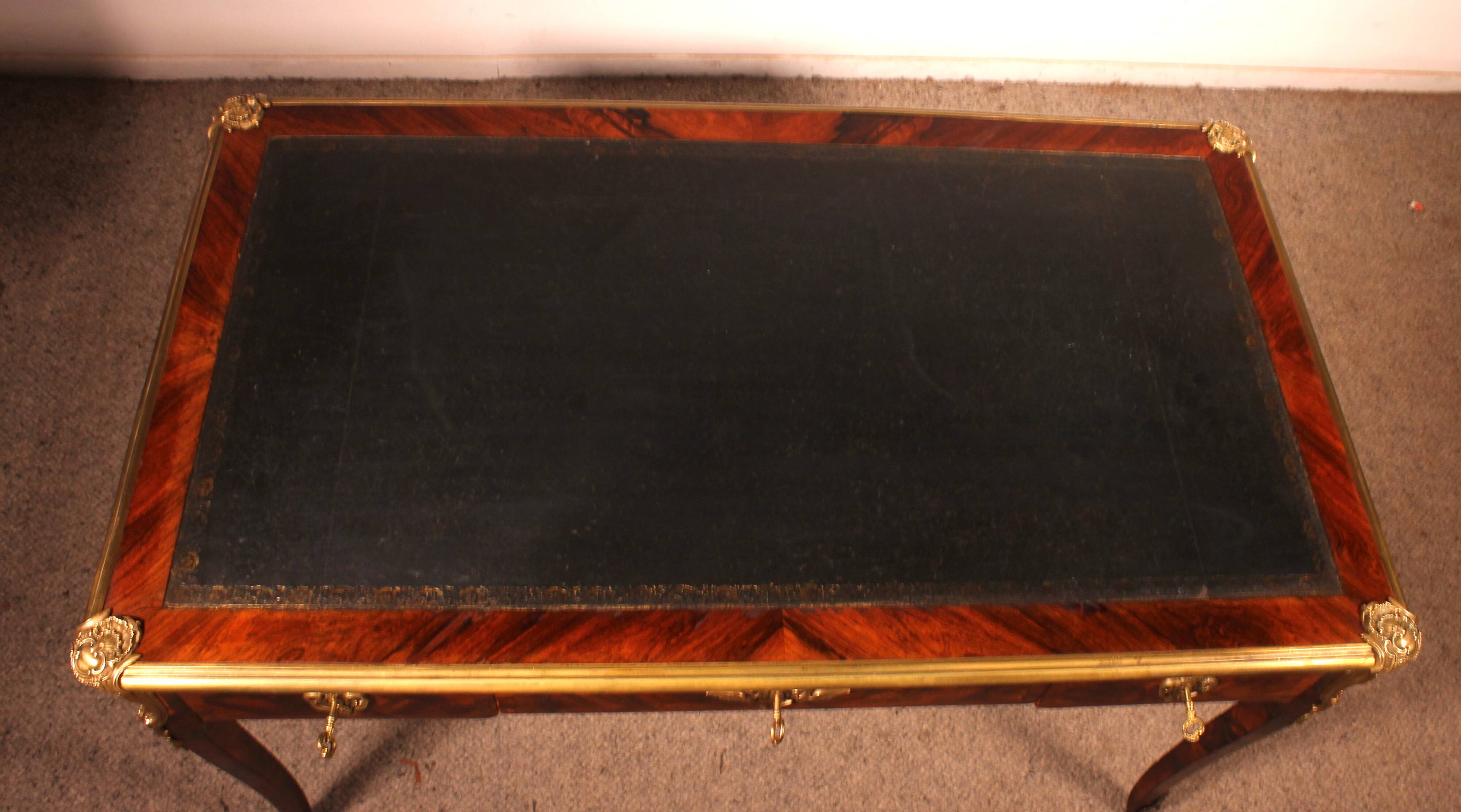 Bureau de style Louis XV en marqueterie - 19° siècle