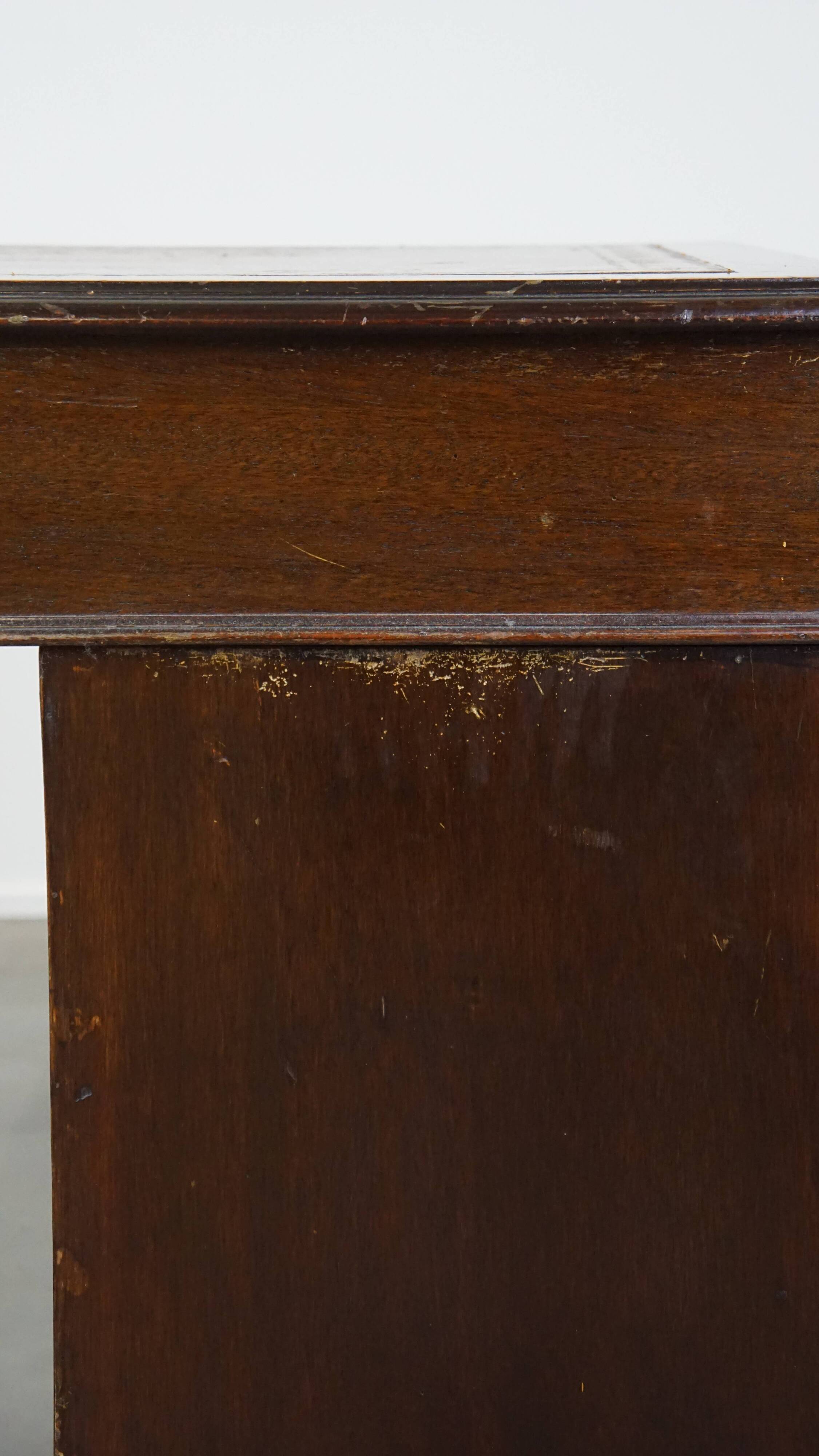 Bureau anglais 9 tiroirs en bois et cuir