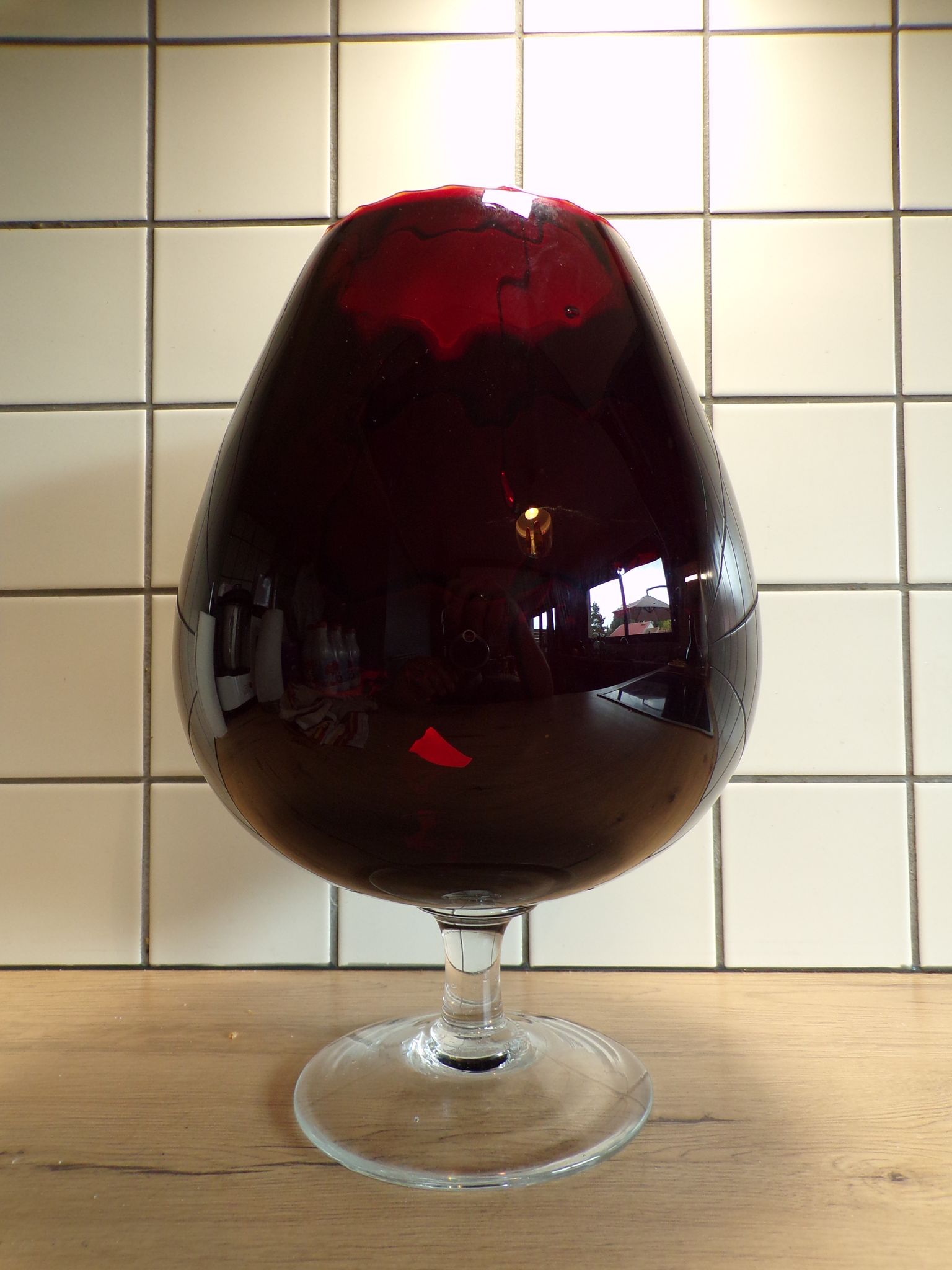 Vase en verre d' Empoli rouge foncé