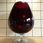 Vase en verre d' Empoli rouge foncé