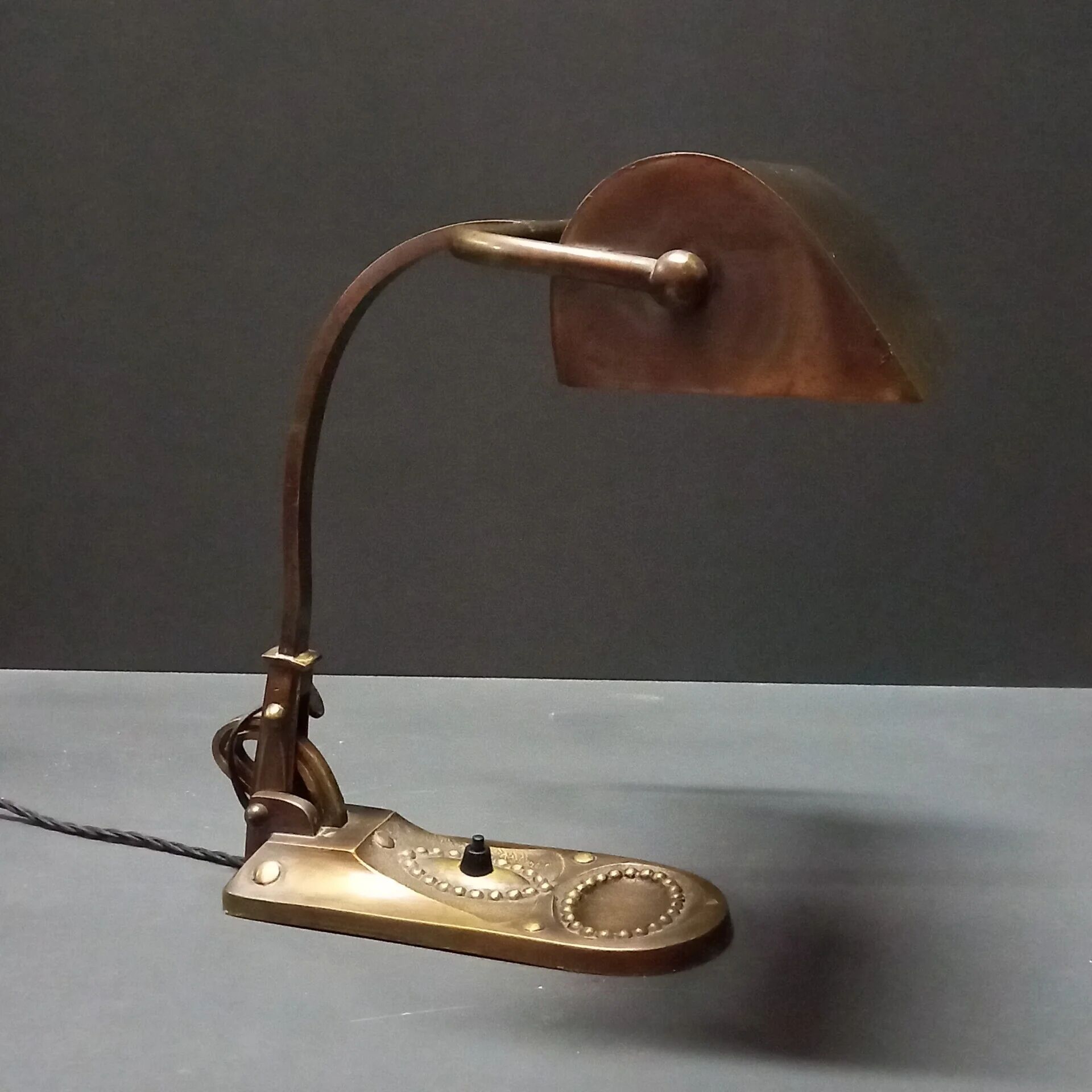 Antique brass Art Deco notary lamp/banker lamp