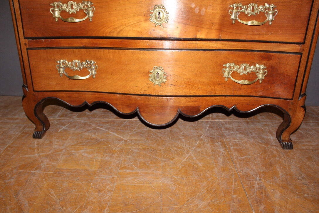 Curved chest of drawers Louis XV in blond walnut XVIII