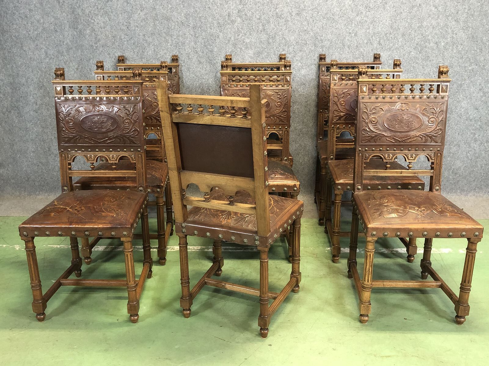 Suite of 9 Henry II chairs in walnut and leather - 1900s