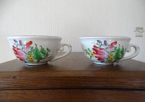 Kg luneville "street lamp" 2 breakfast cups for coffee or tea, earthenware, hand-painted flowers.