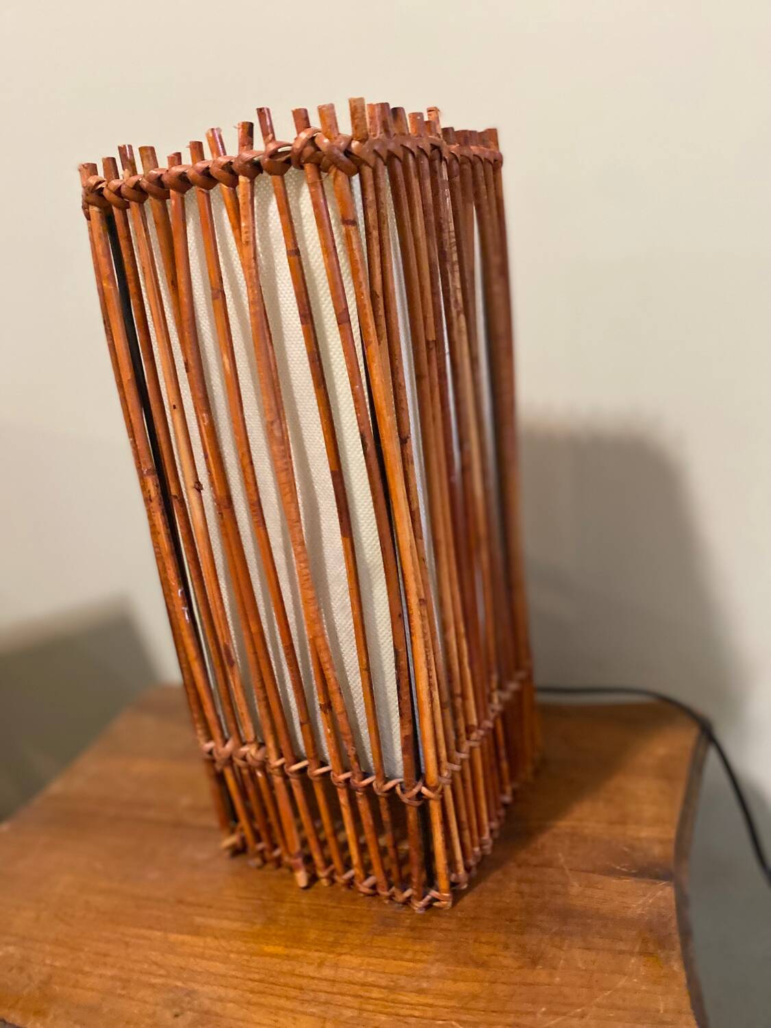 Lampe vintage en osier