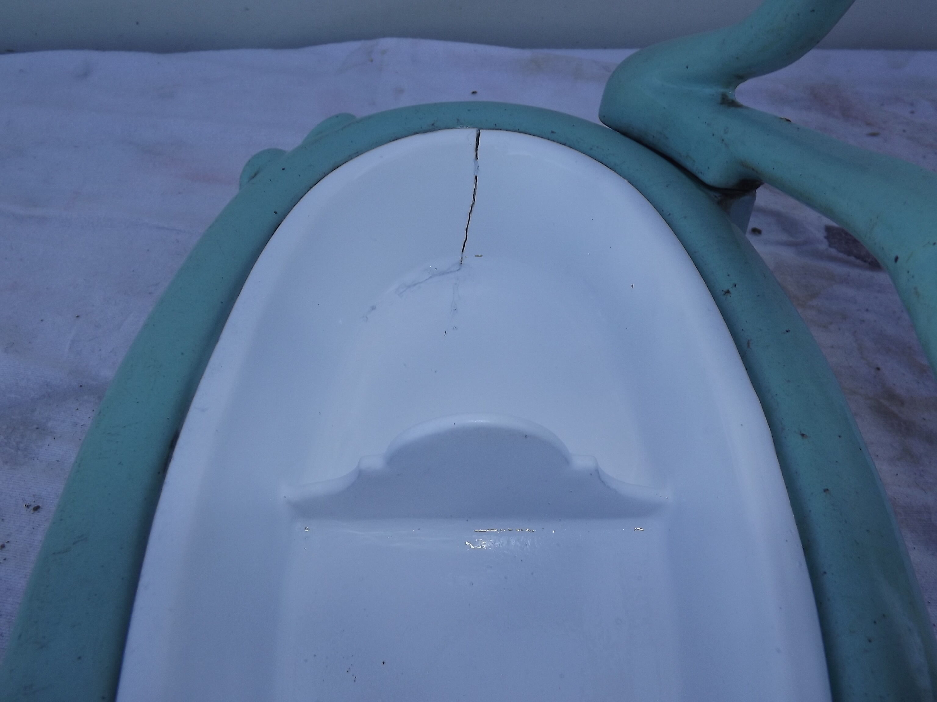 Umbrella door in enamelled Fonte