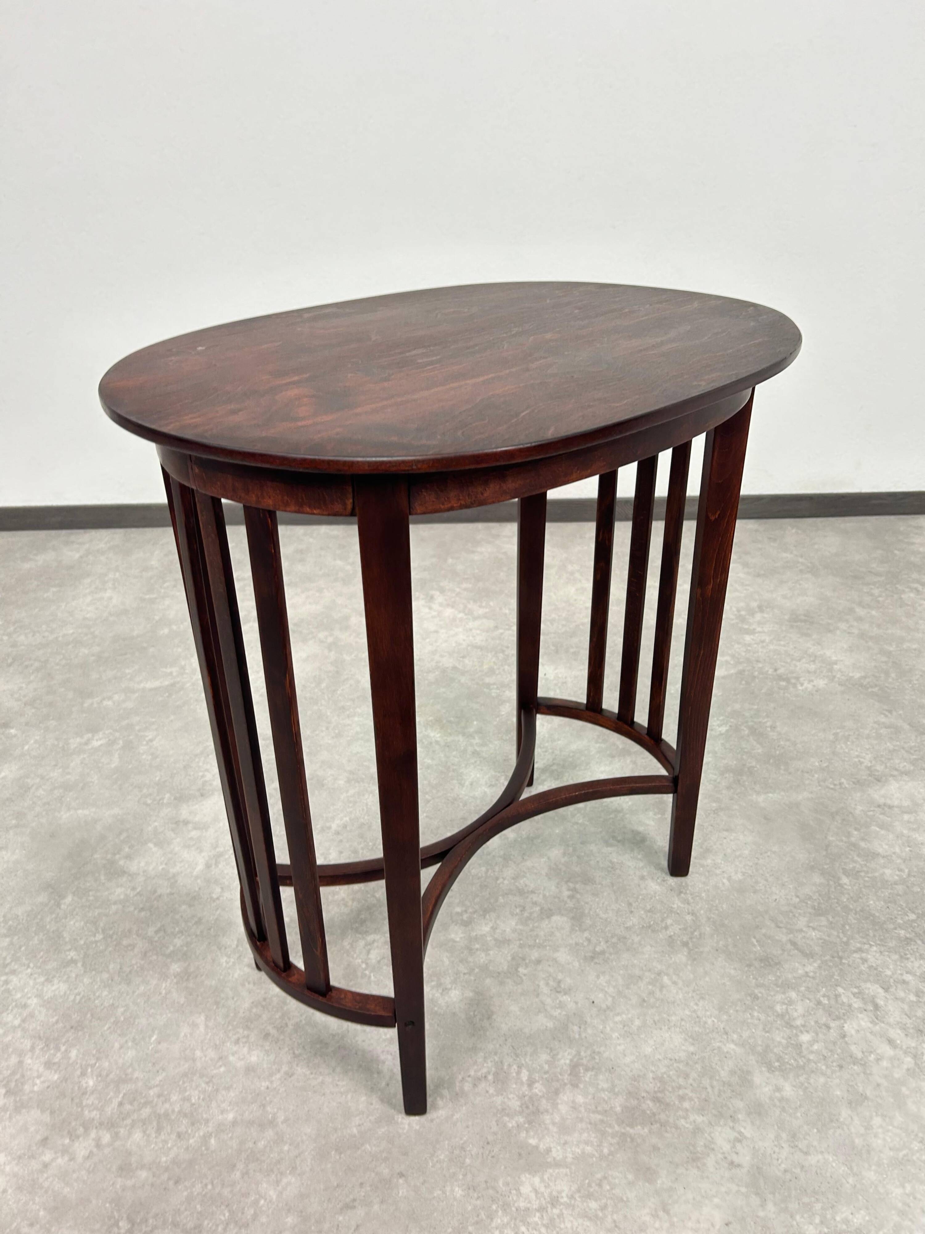 Oval table by the architect Marcel Kammerer for Thonet.
