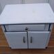 Meuble blanc en tôle émaillée