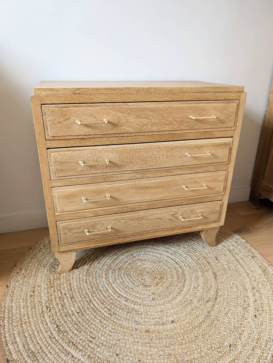 Retro chic oak chest of drawers with golden handles