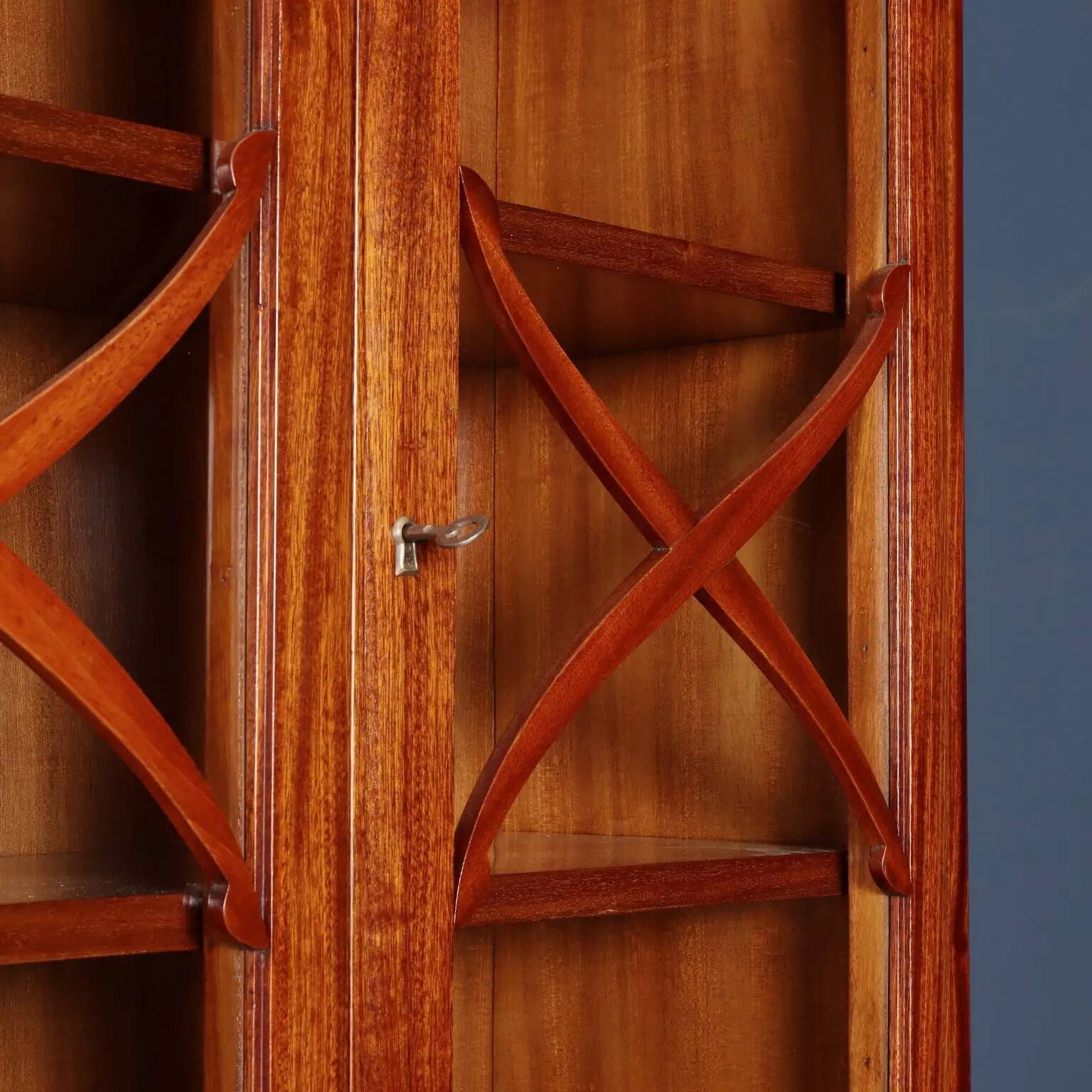 Vintage trumeau in mahogany veneer, Italy, 1950s.