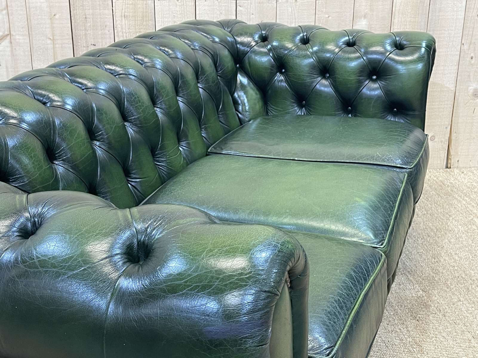 Chesterfield 3-seater sofa in green leather from the 80s