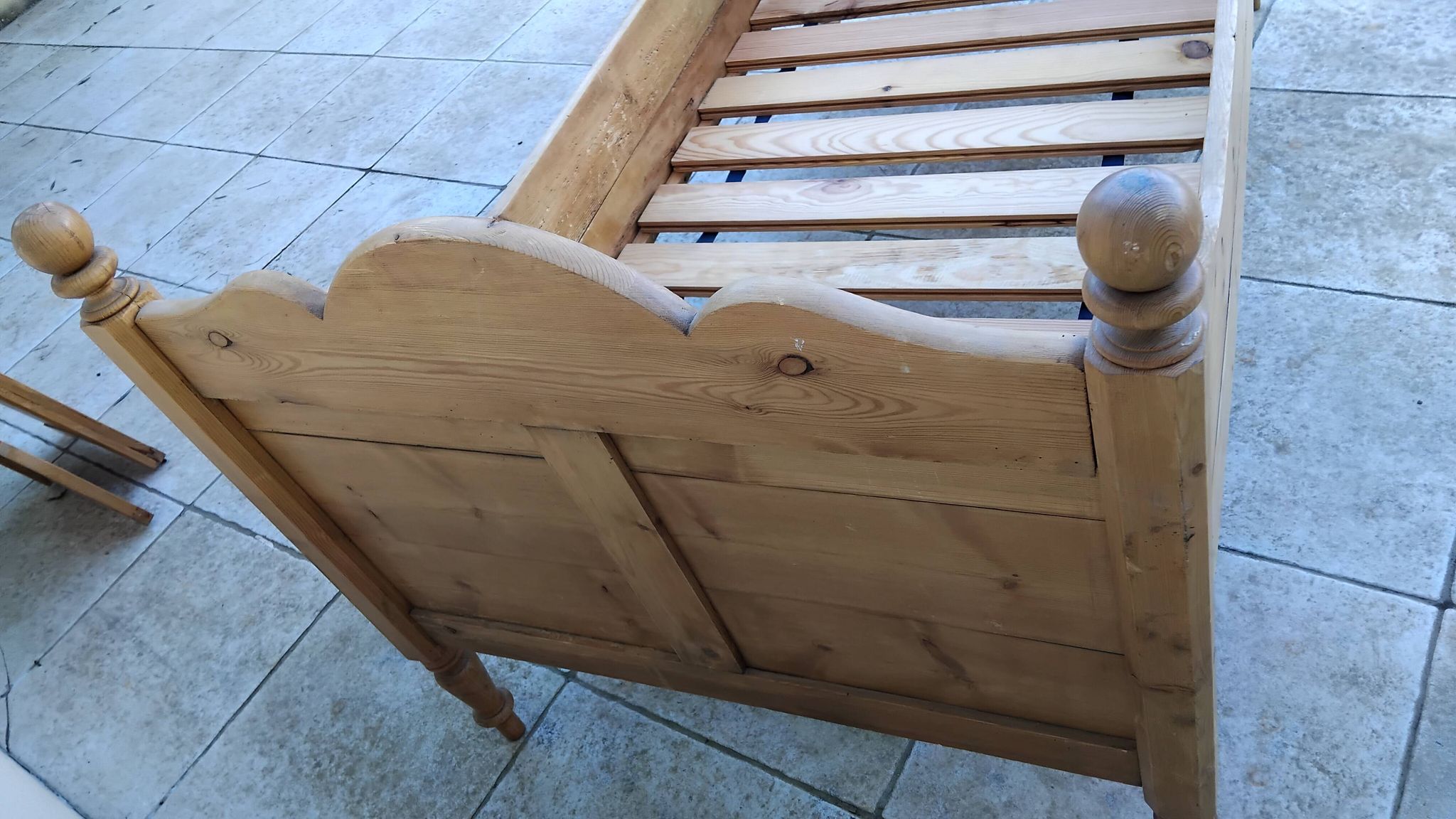 Vintage pine bed chalet style Chamonix for one person.