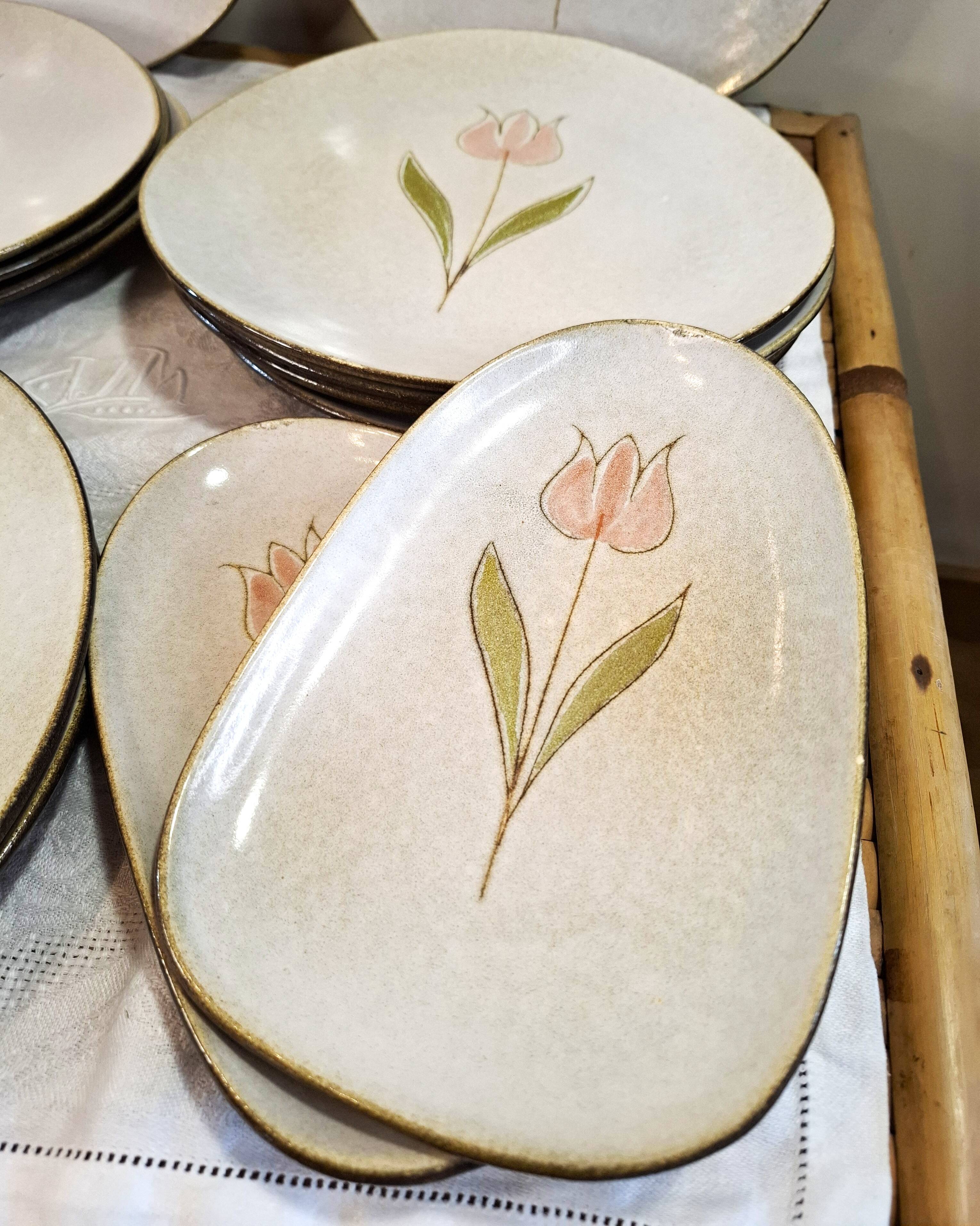 Niderviller Tulip stoneware plates and bowls