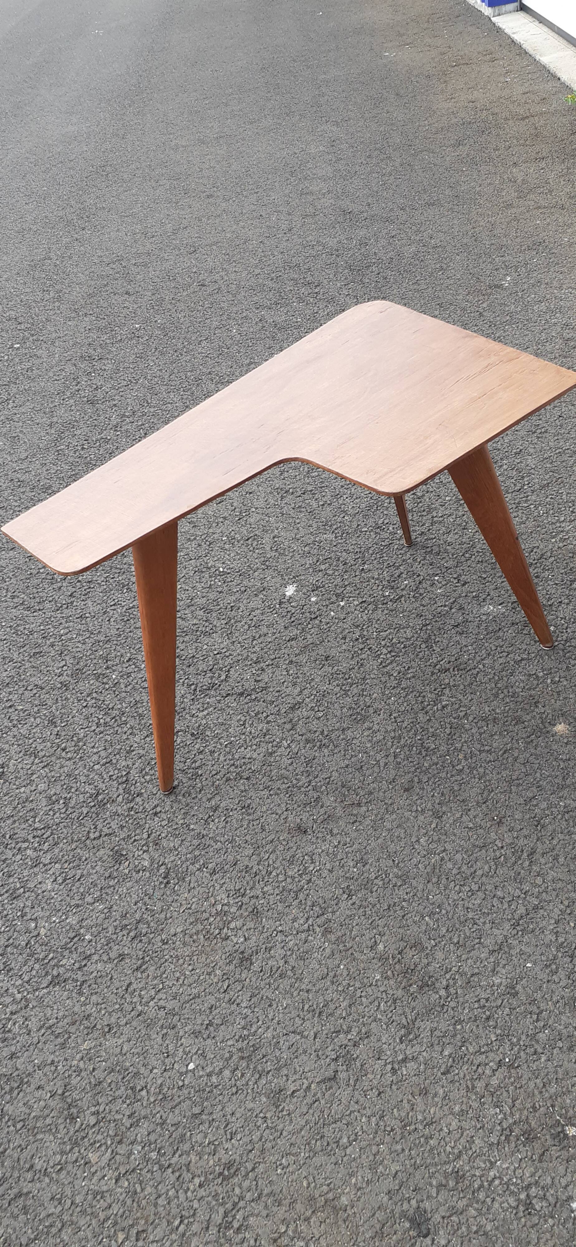 Tripod table