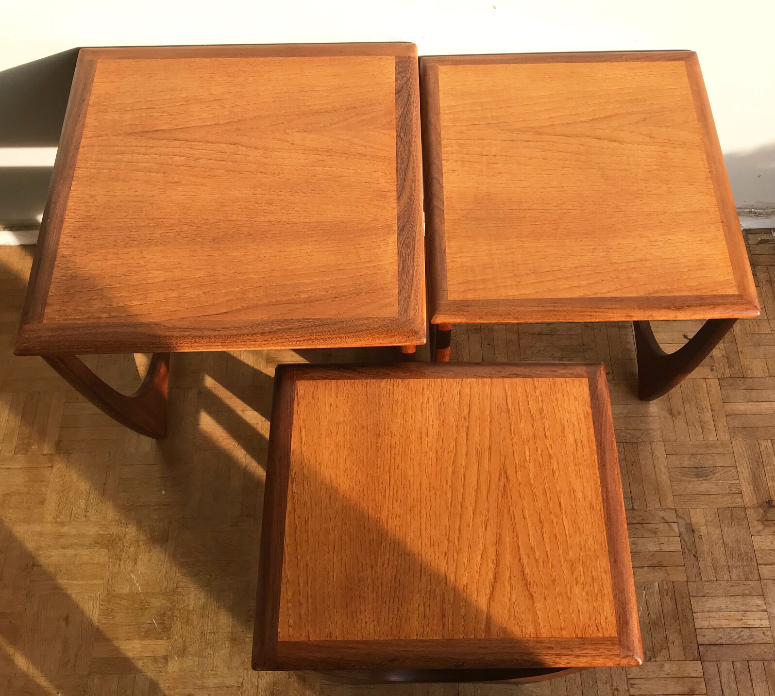 Tables gigognes en teck modèle Astro design Victor Wilkins pour G Plan - 1960