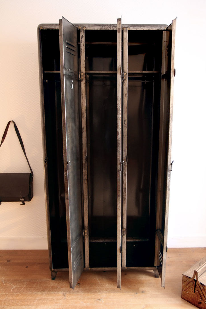 Industrial metal vest 3 doors rounded corners