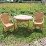Old living room in light rattan: table & 2 armchairs