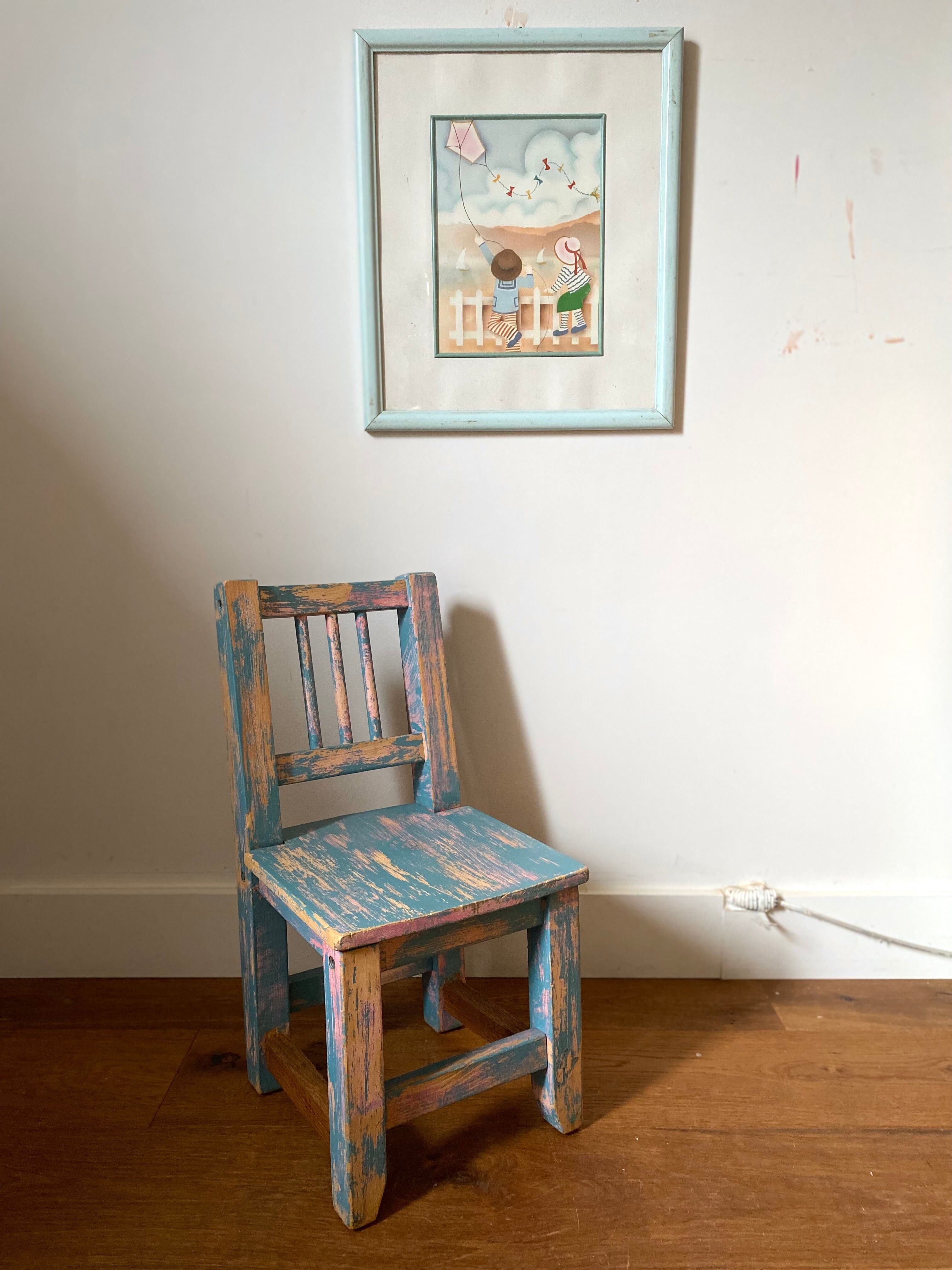 Chaise pour enfant en bois ancien