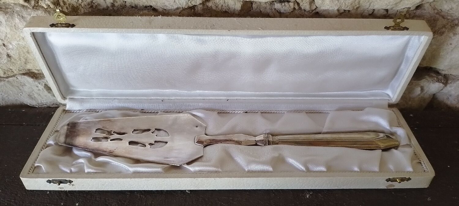 Vintage silver metal pie shovel