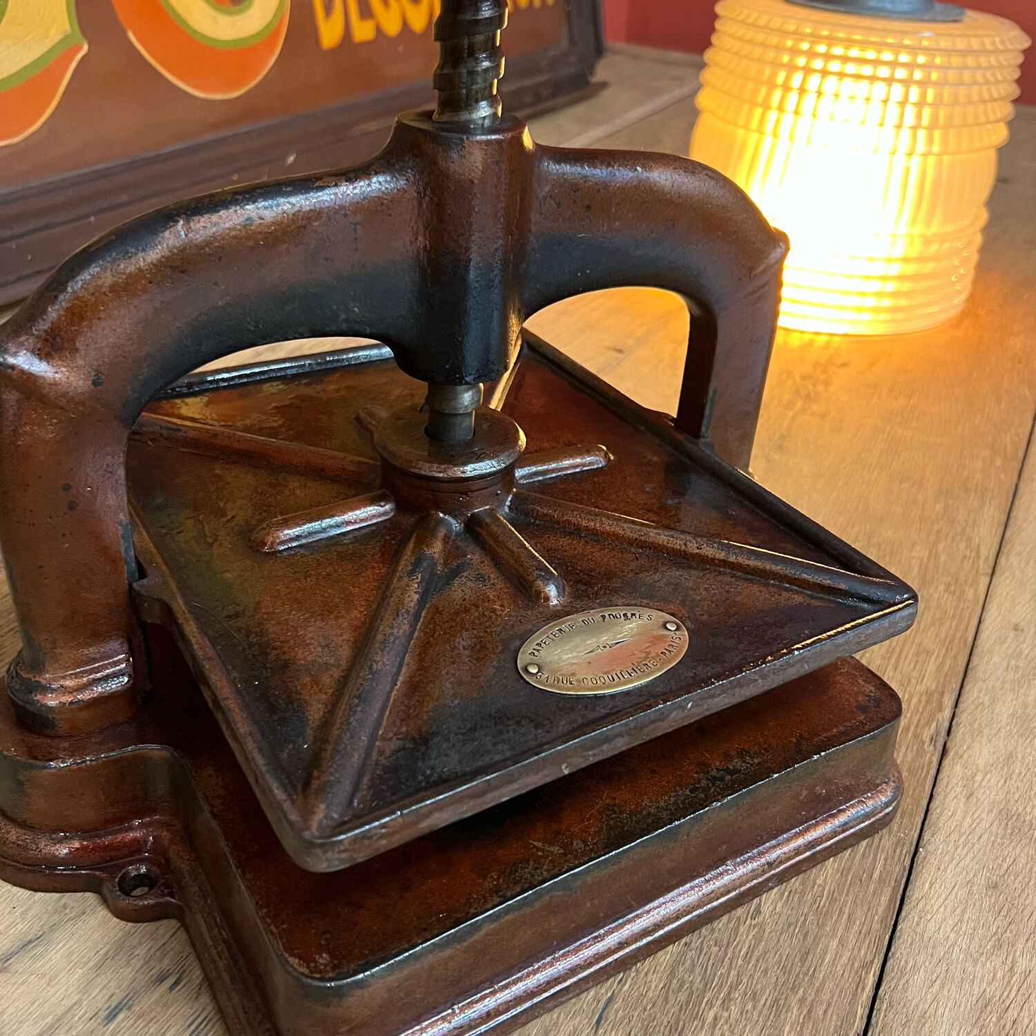 Press to bind stationery of progress