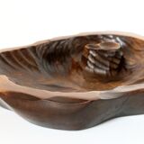 Plat brutaliste en bois gougé vintage