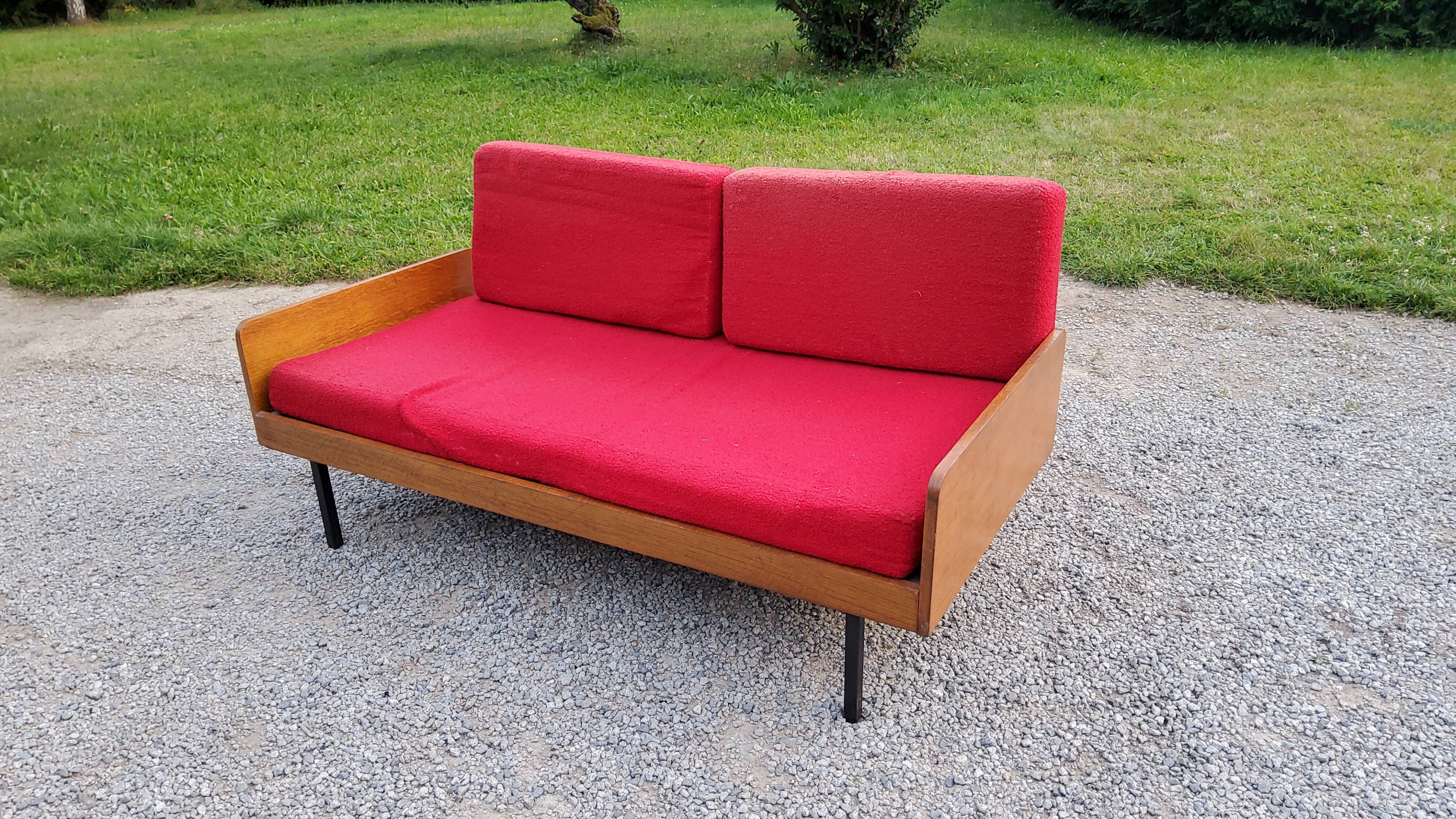 Banquette des années 60 en chêne et pieds métalliques