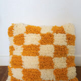 Coussin berbère à damiers orange et blanc
