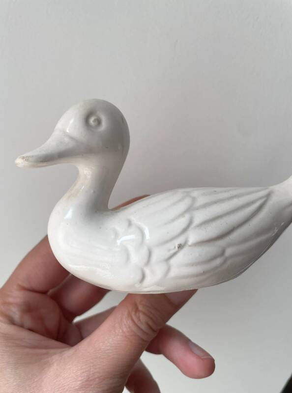11 cm duck in vintage white earthenware