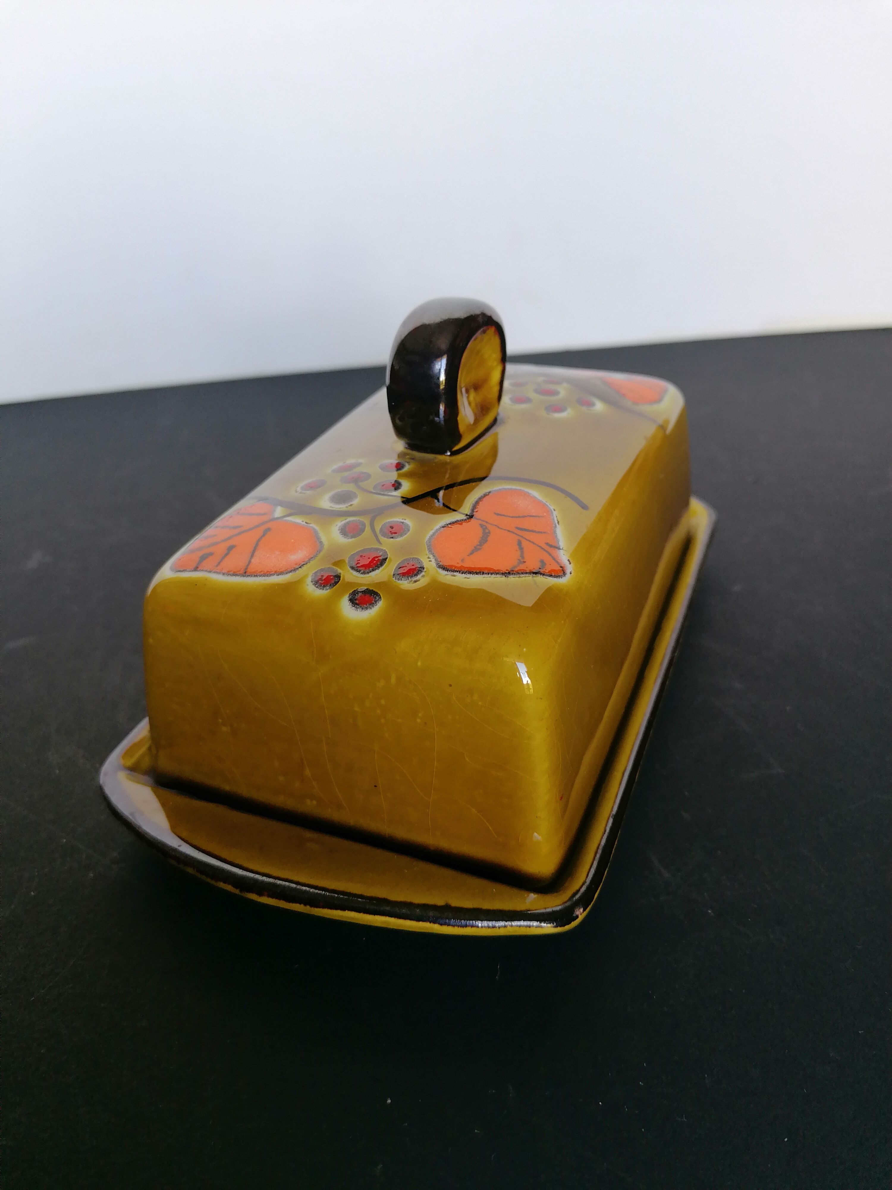 Butter maker in enamelled slurry