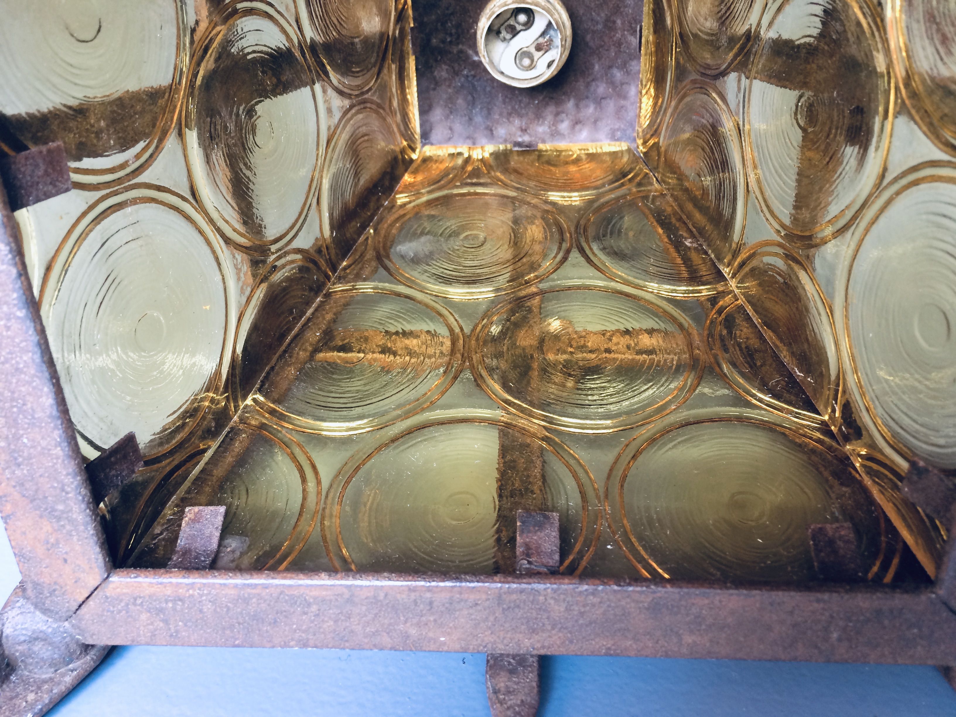 Old solid steel hanging and round-ornamented yellow glazing
