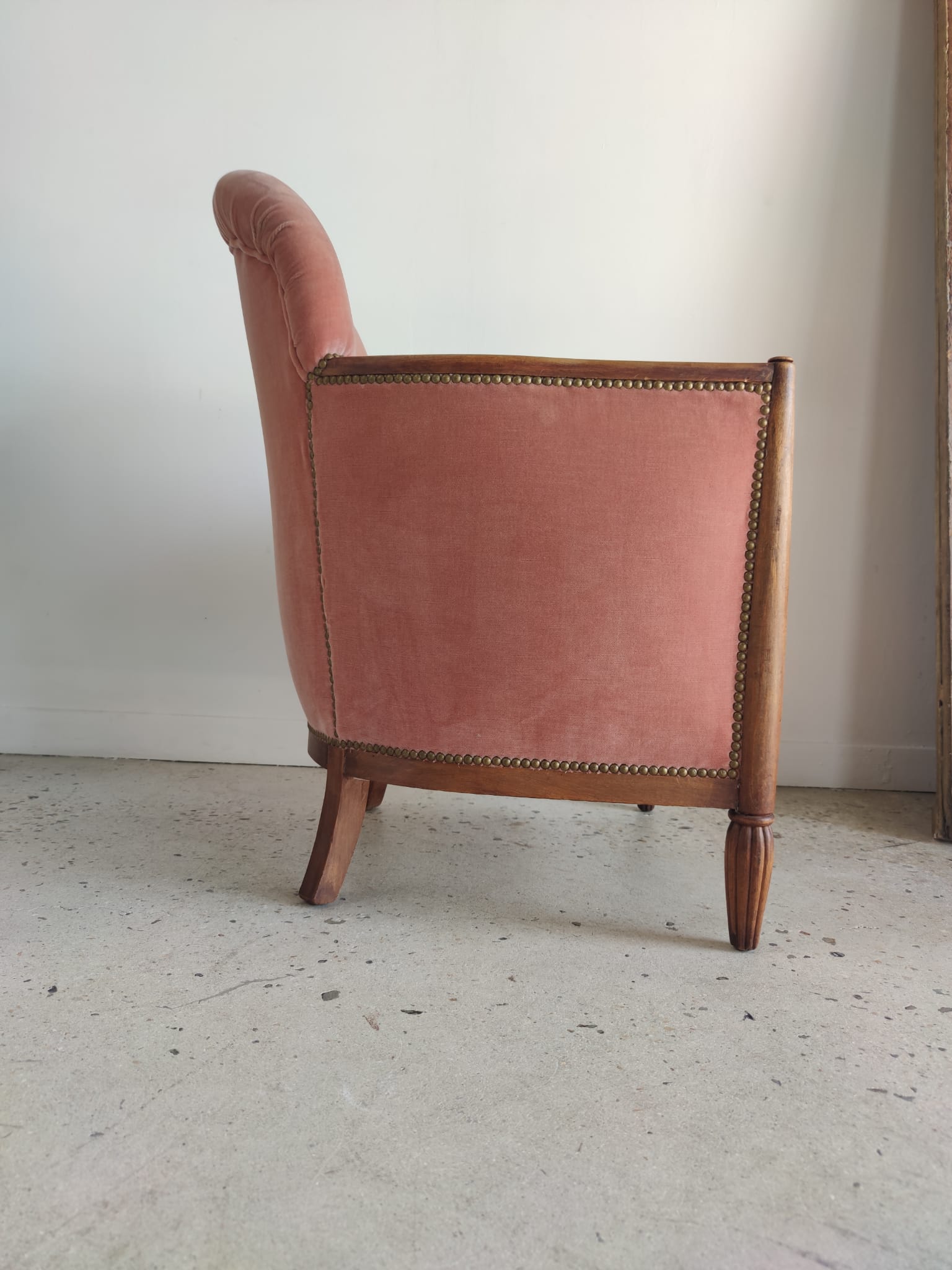 Armchair art deco pink velvet trim