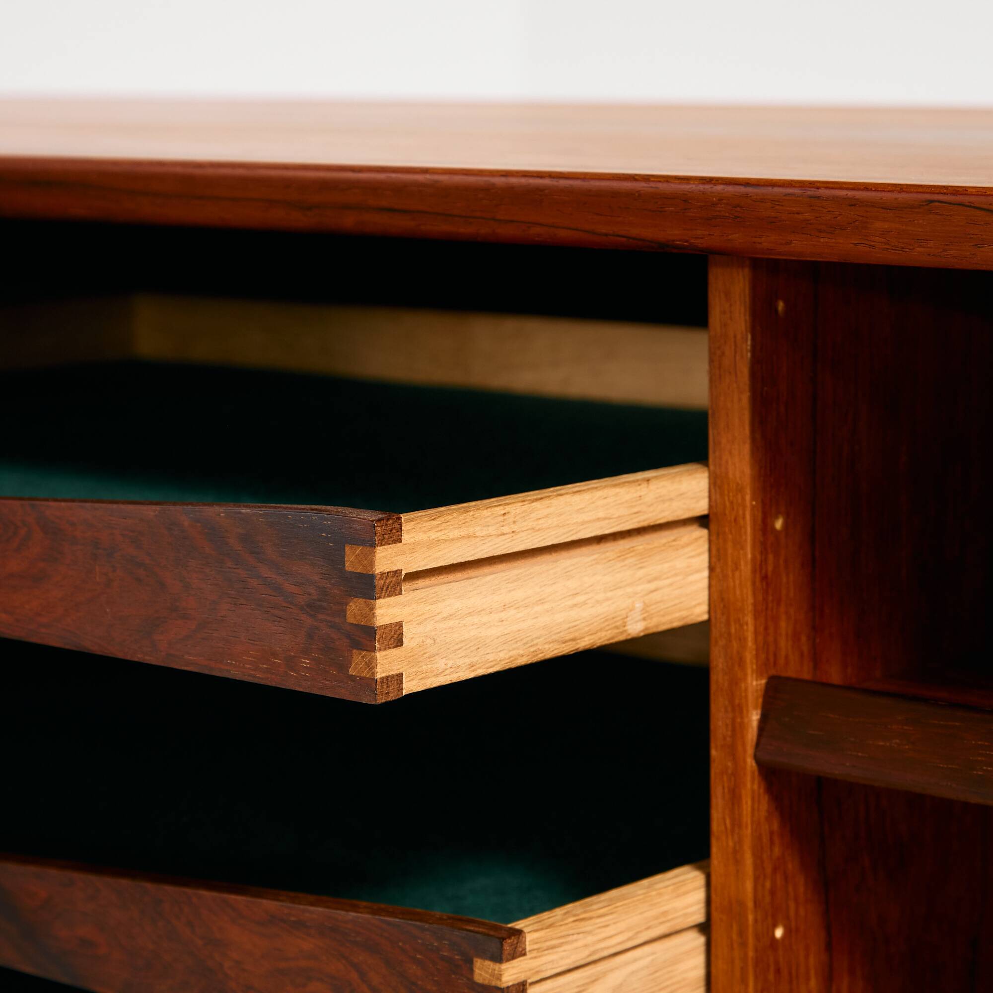 MK10673 Restored rosewood sideboard by Henry Rosengren Hansen for Brande Mø