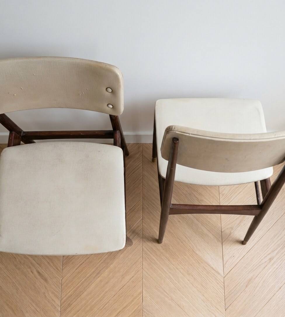 Set of 6 vintage 1950s chairs in wood and faux leather.
