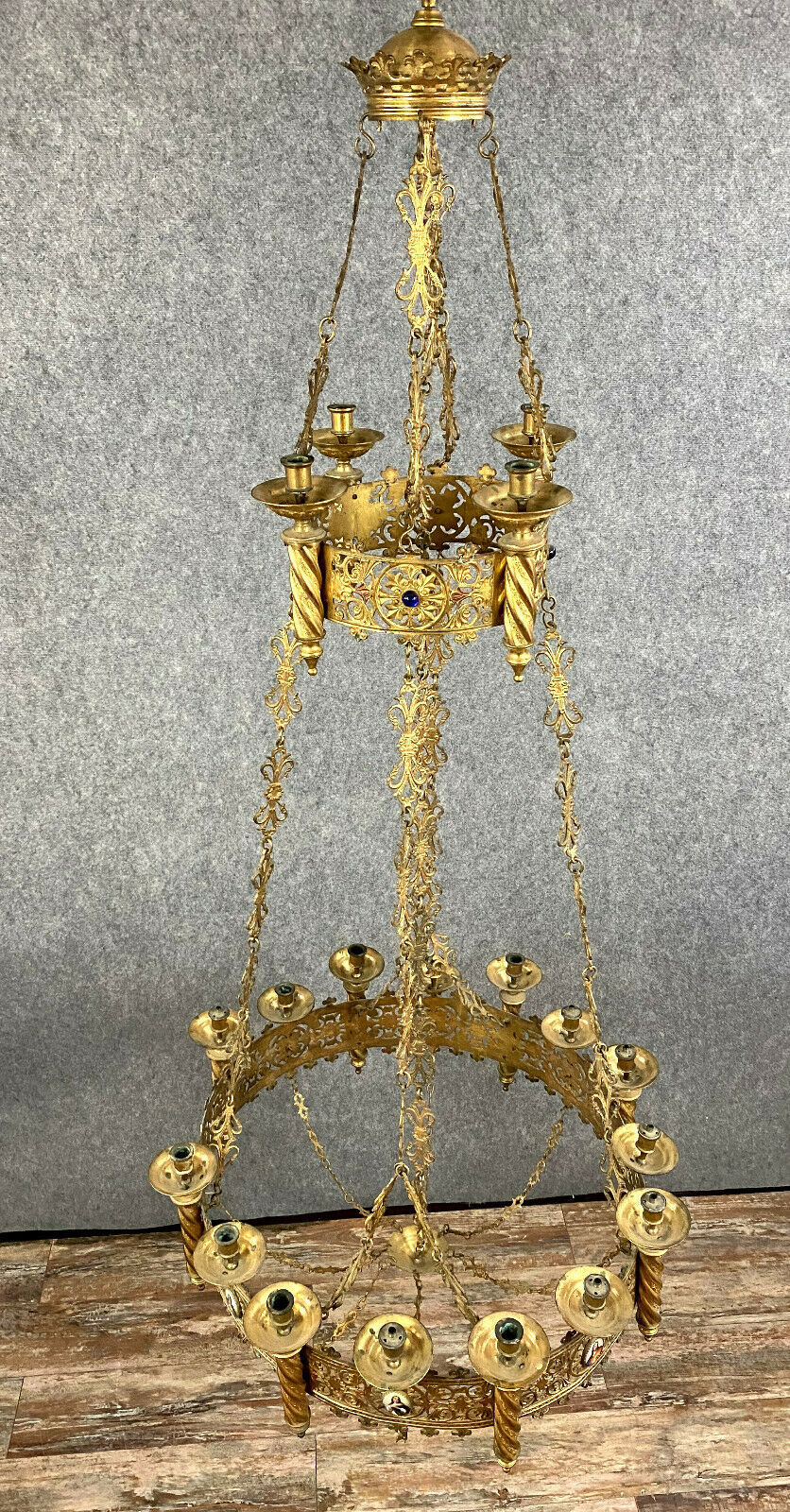Gotique church chandelier in gilded bronze dating from the 19th century
