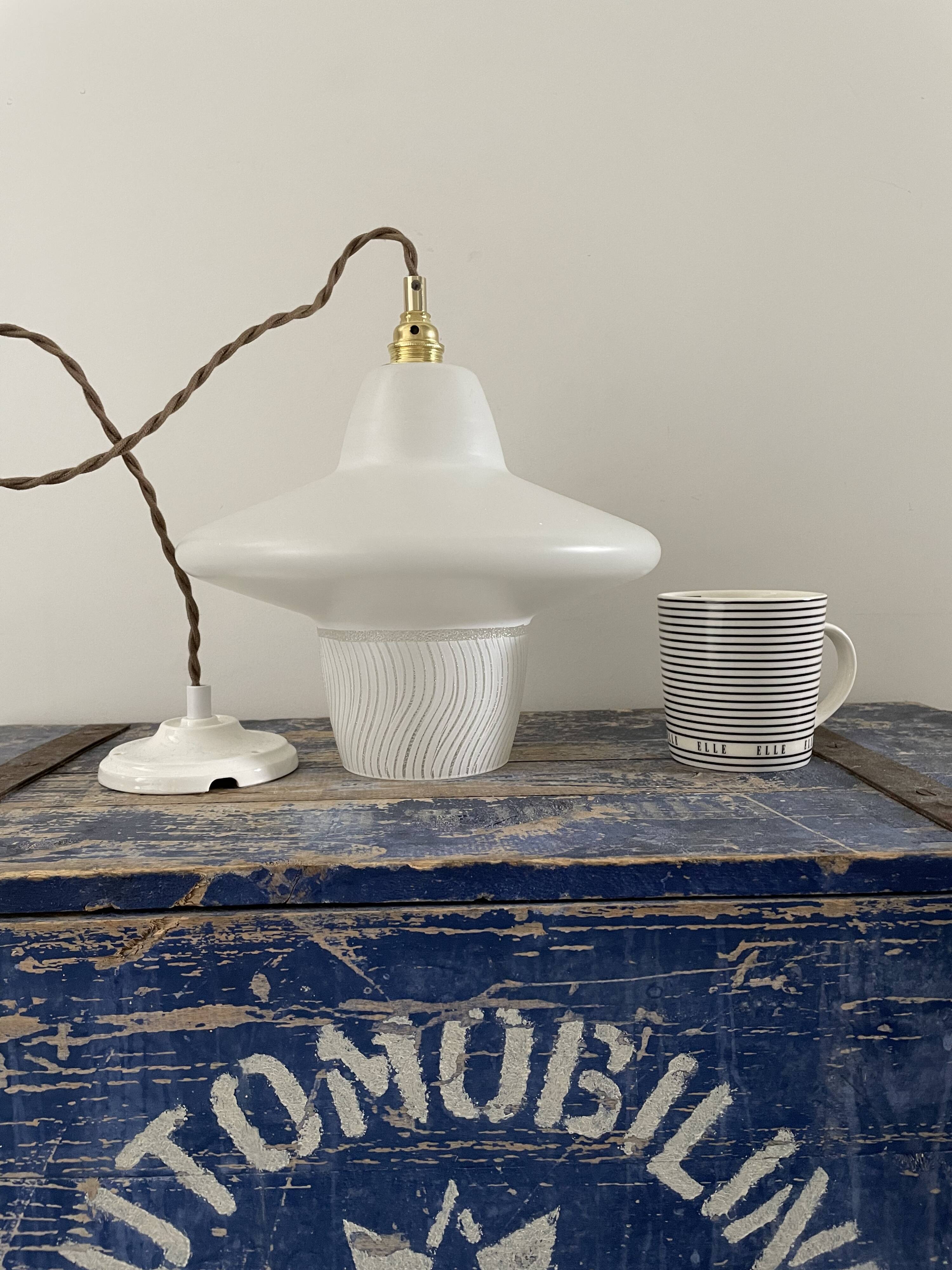 Vintage suspension in electrified white opaline to nine