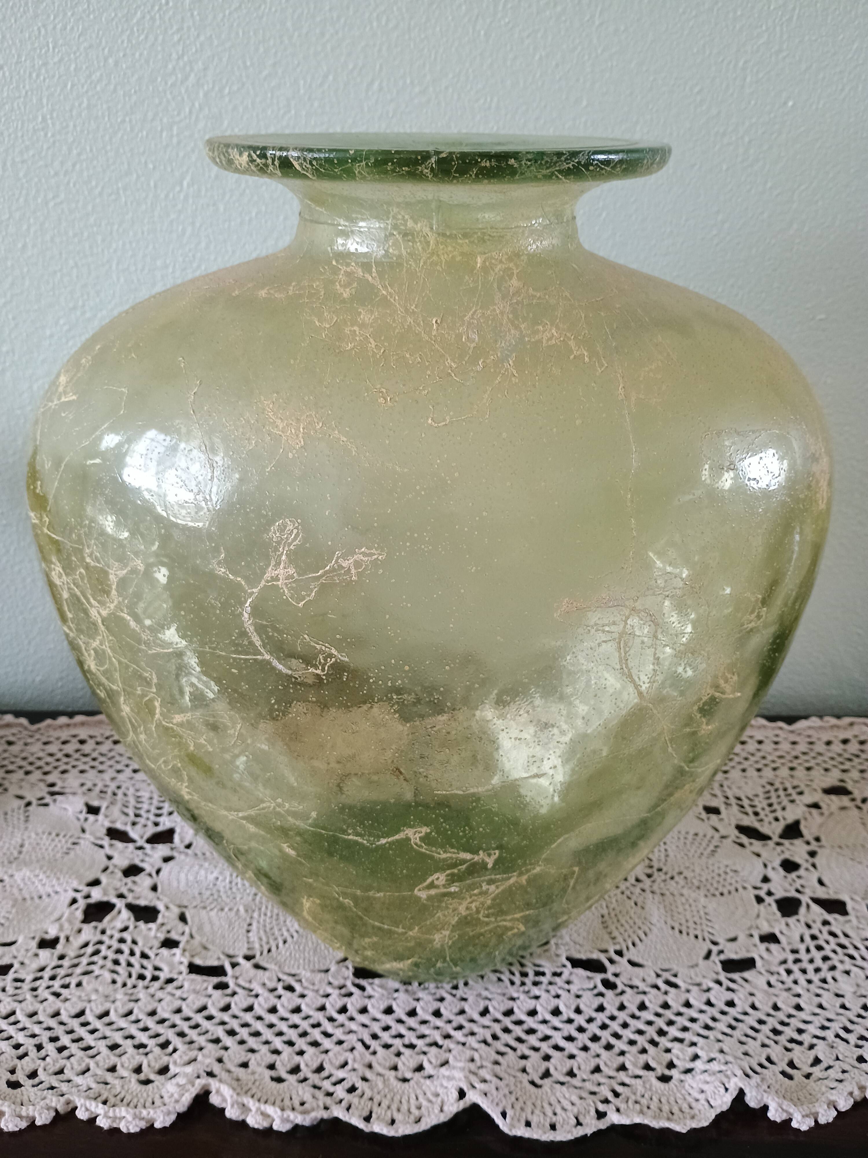 Large heart-shaped vase - glass & resin ribbed applications