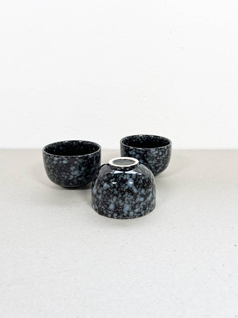 Black and gray ceramic mugs