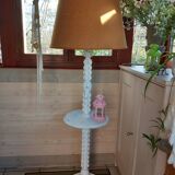 Floor lamp with tray and jute lampshade