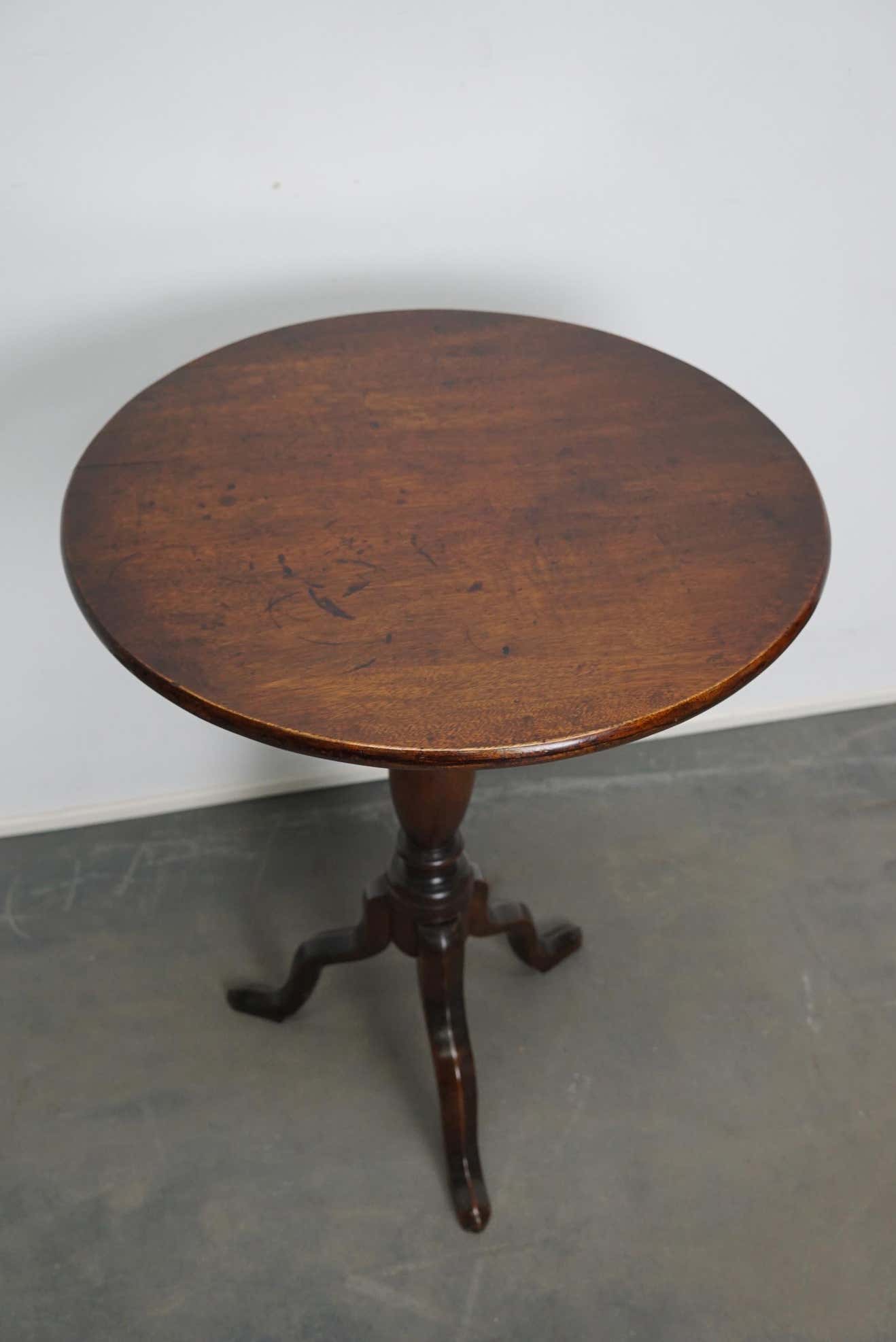 18th century Georgian wine table with reclining mahogany tray