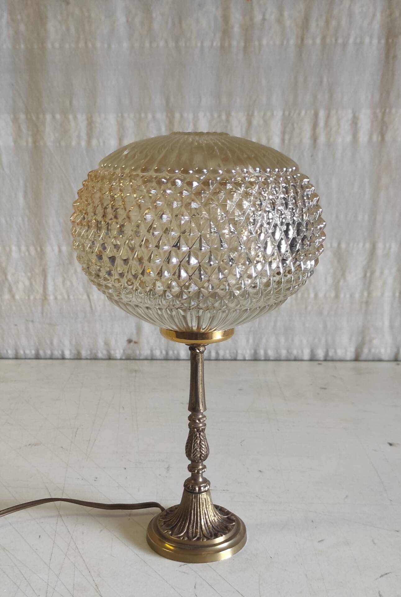 Table lamp in gilded brass and amber glass - mid 20th century.