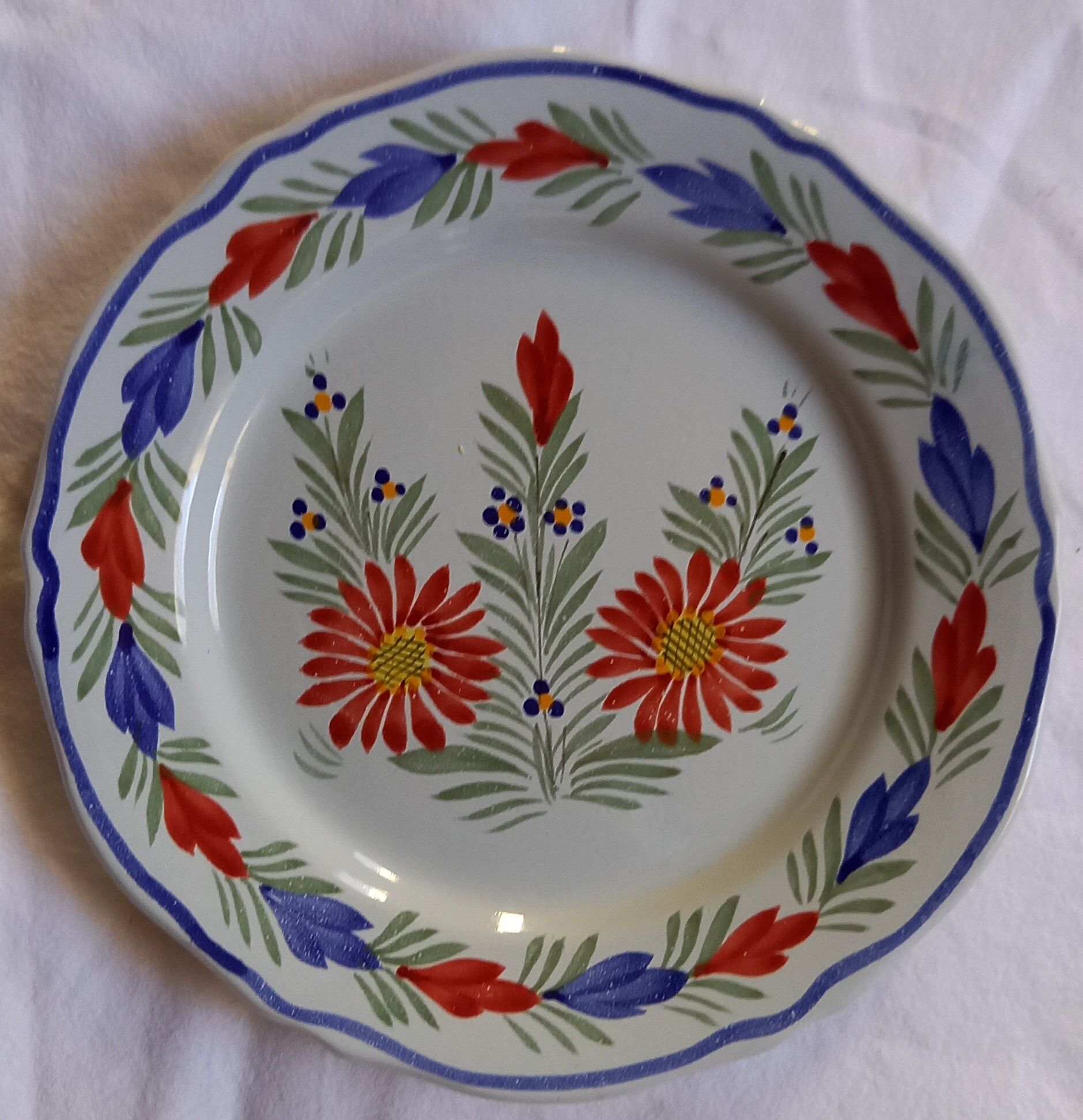 HB Quimper plate with floral decoration