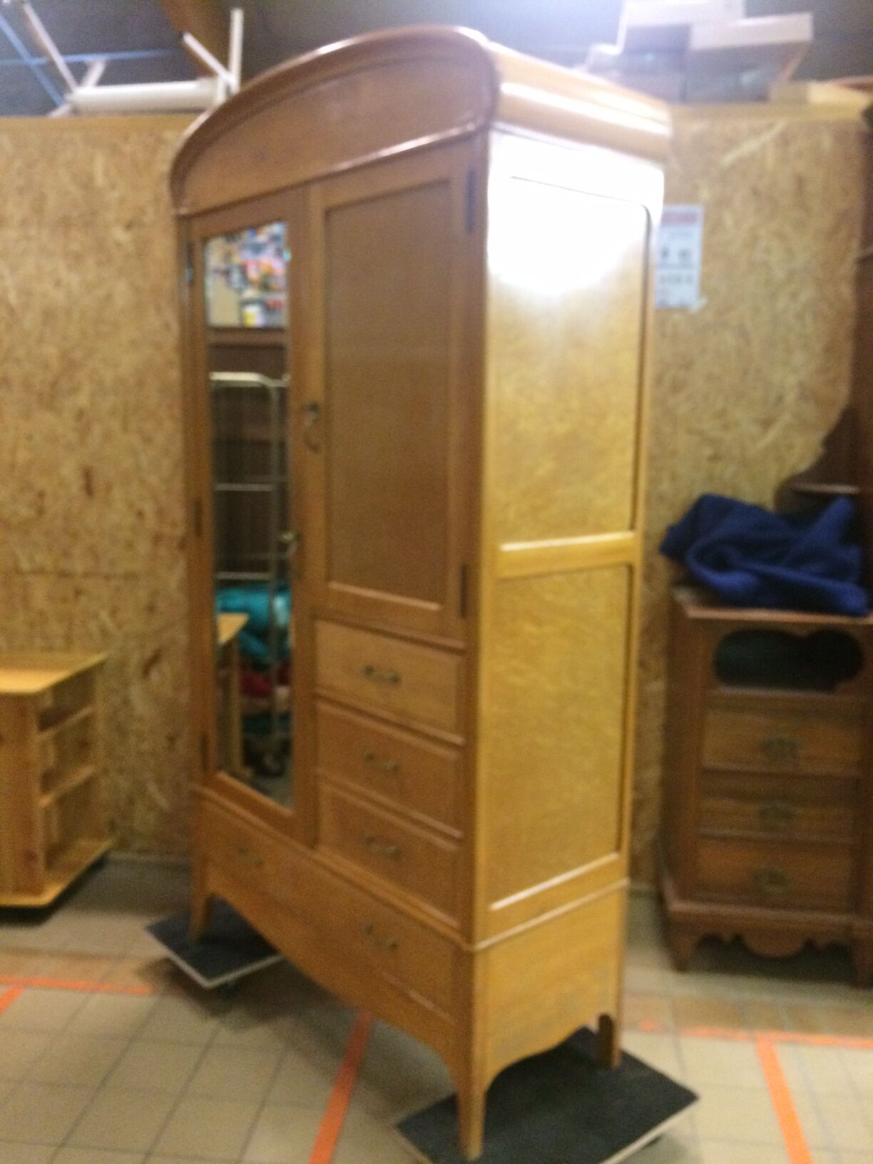 Art Deco cabinet in oak and veneer