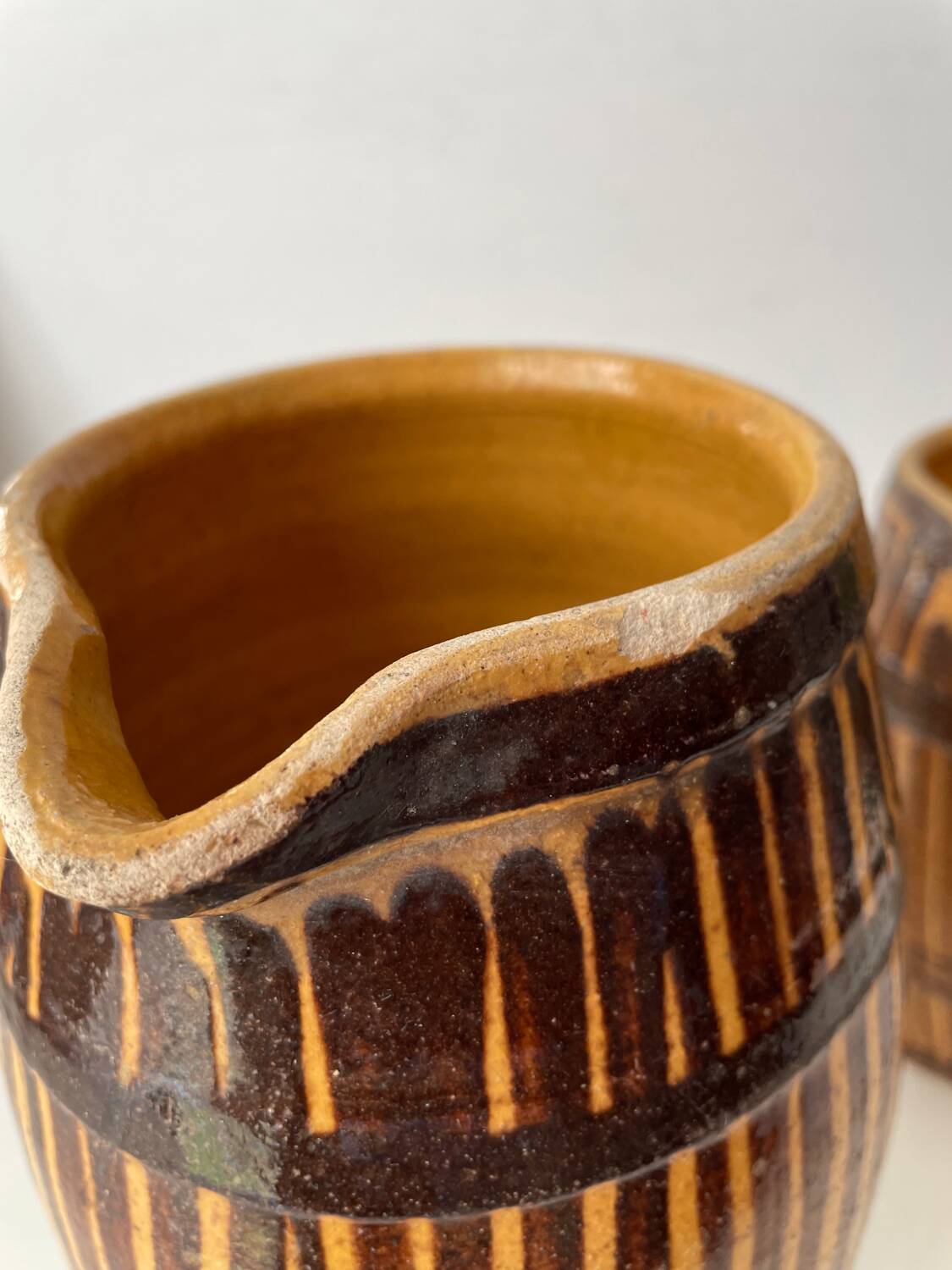 Duo de pichets vieux grès