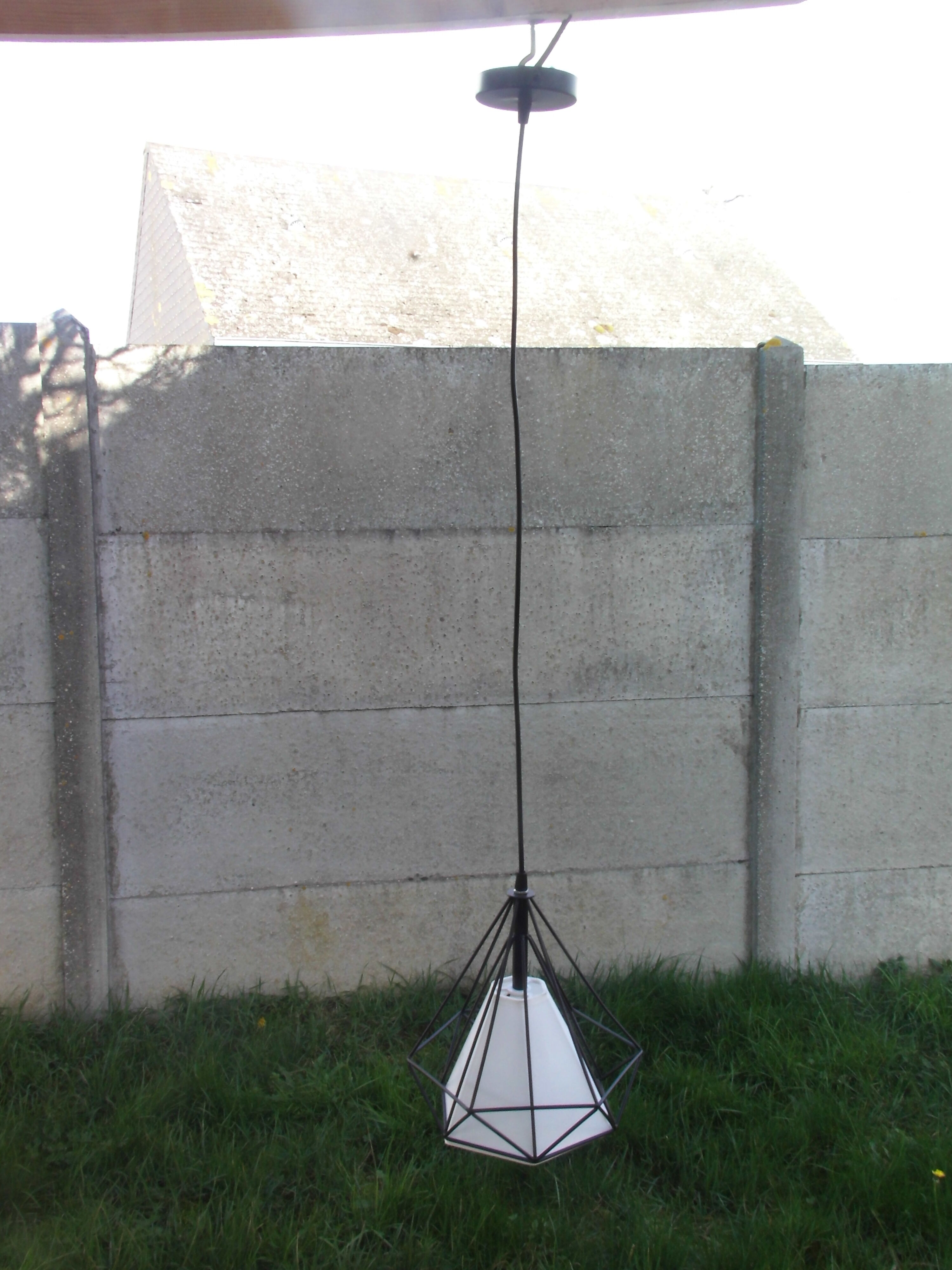 Black metal suspension with white blind