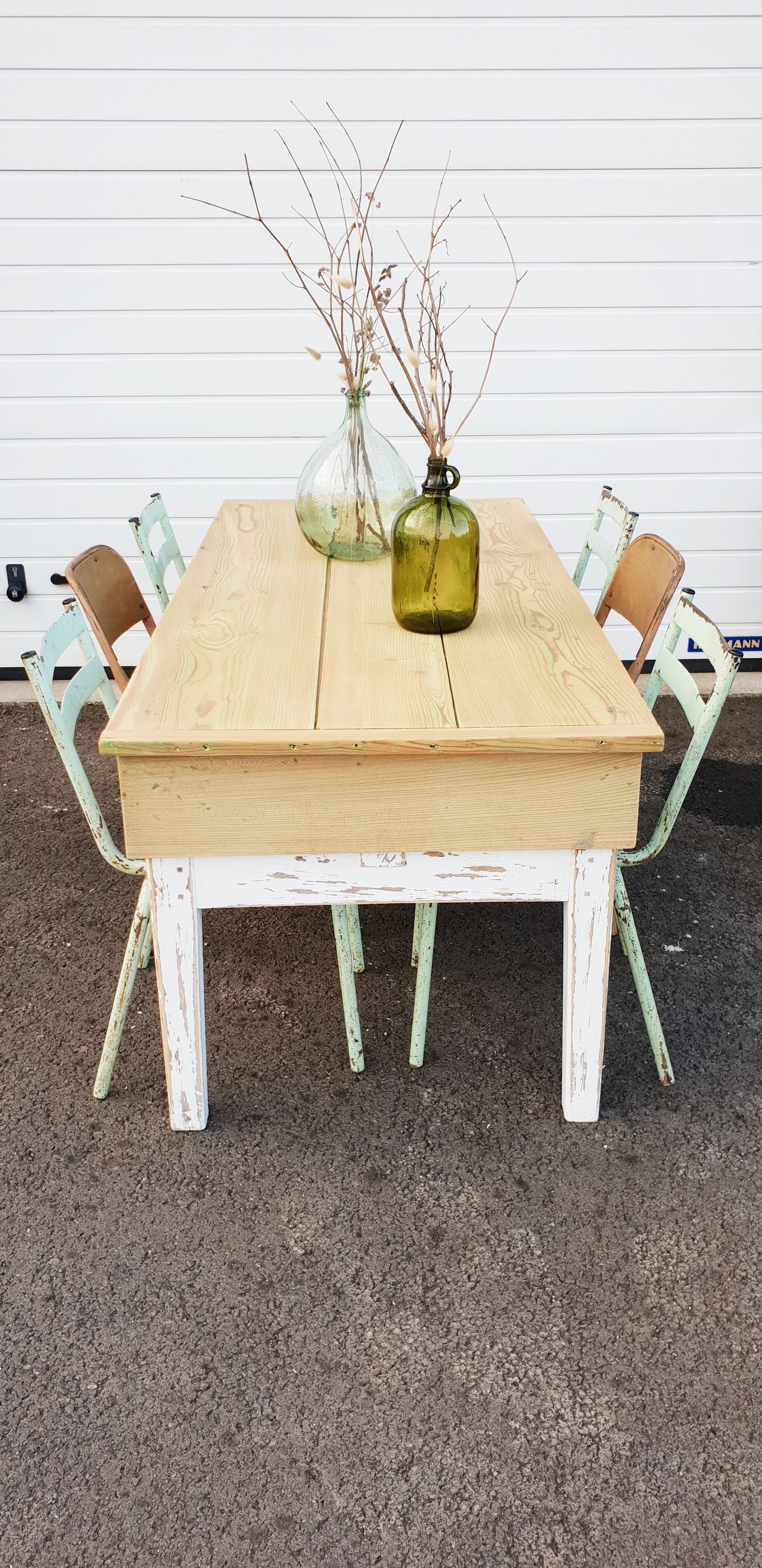 Farm table