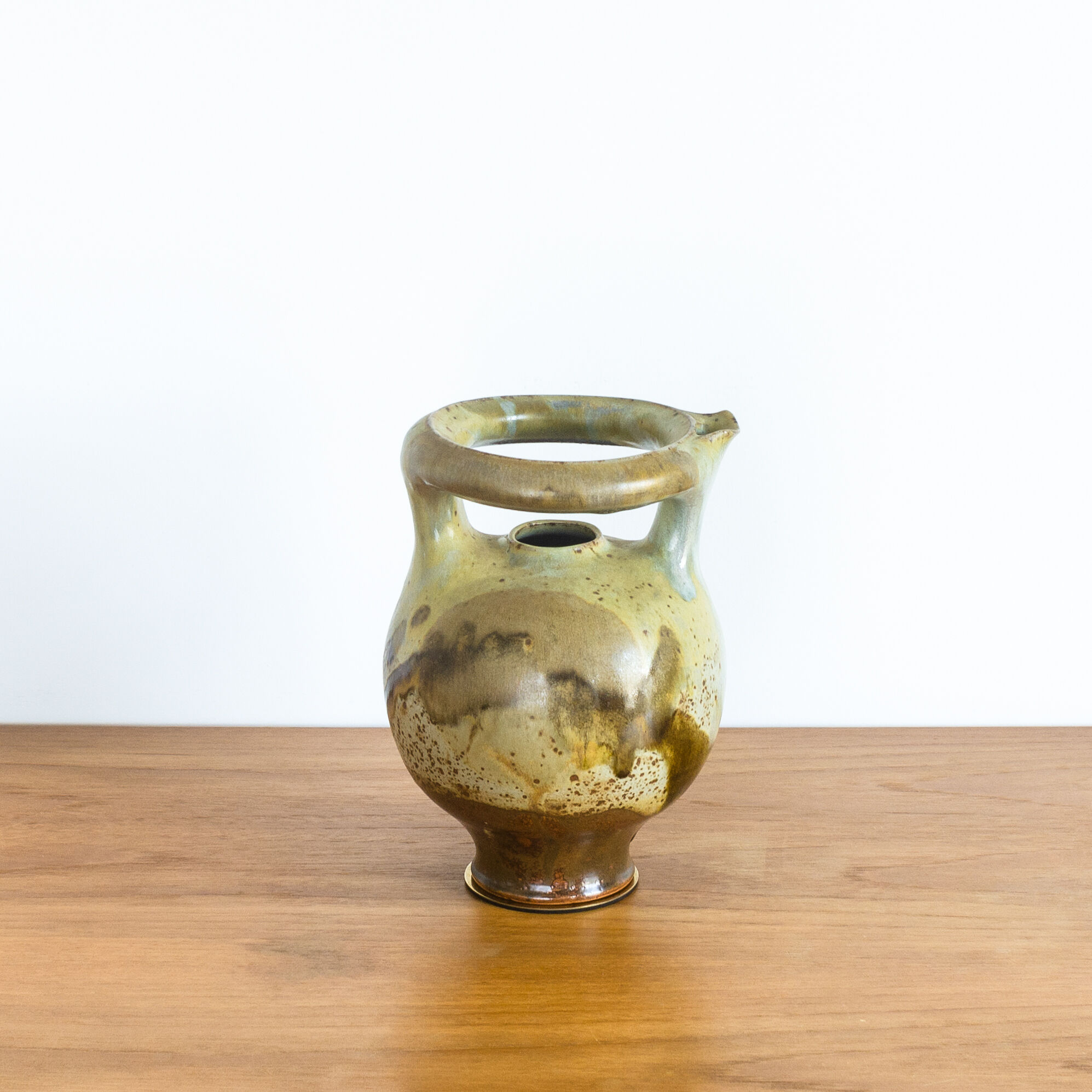 Green enamelled circular sandstone amphorae - Work Francais - Circa 1960