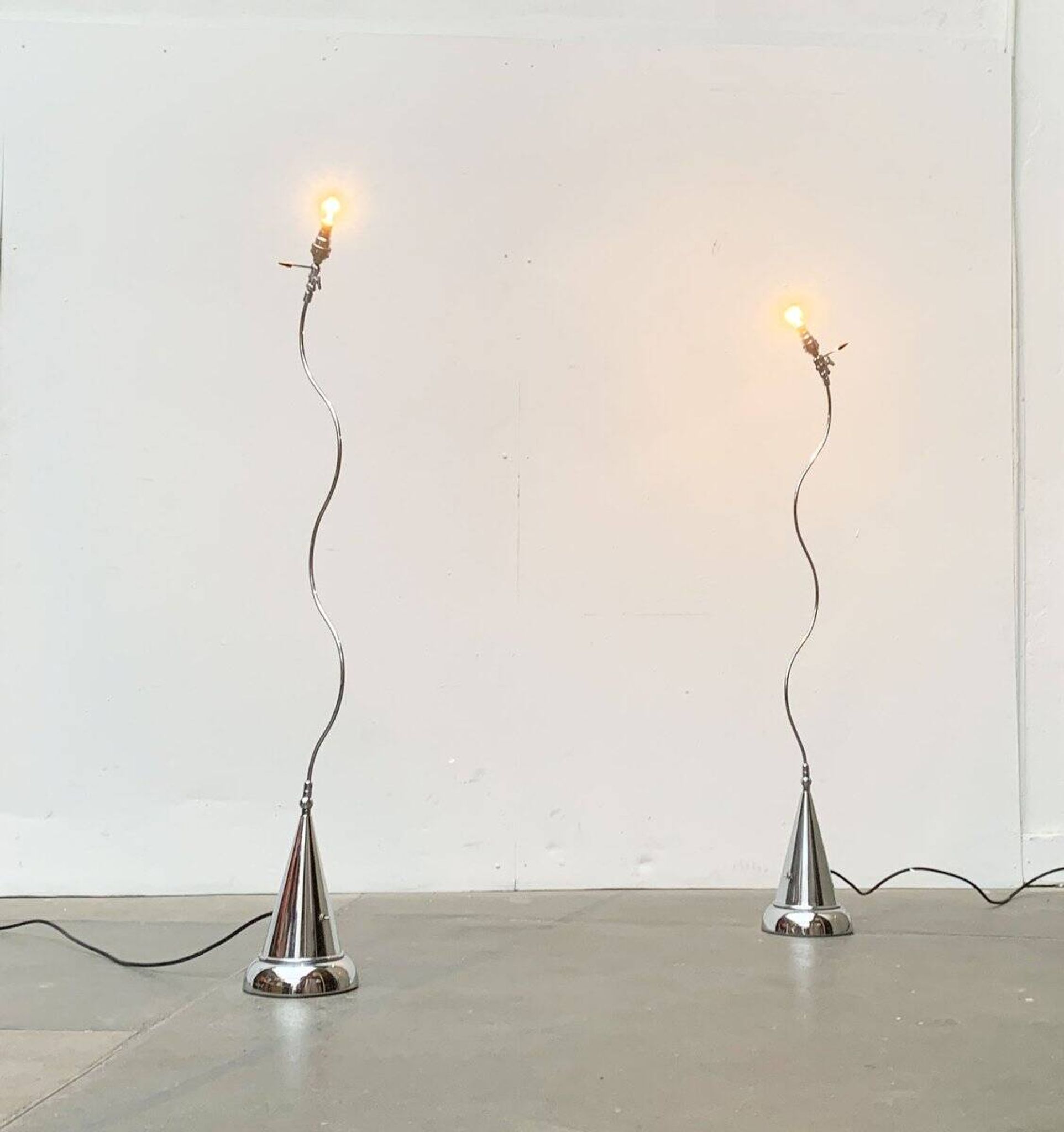Postmodern Italian floor lamp by Andrea Bastianello for Disegnoluce, 1980s.