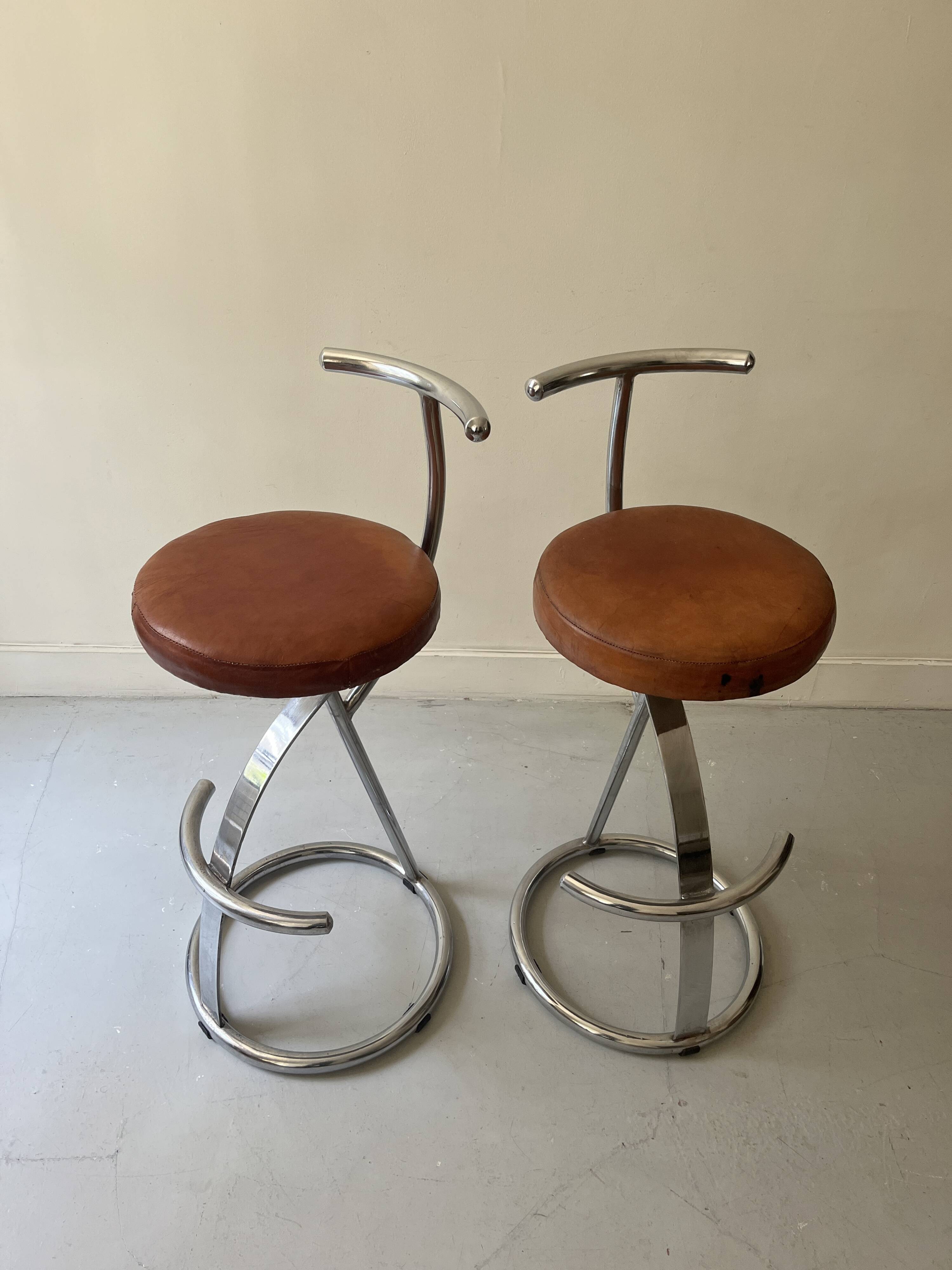 Bar stools in tubular chrome and tan leather, 1970s